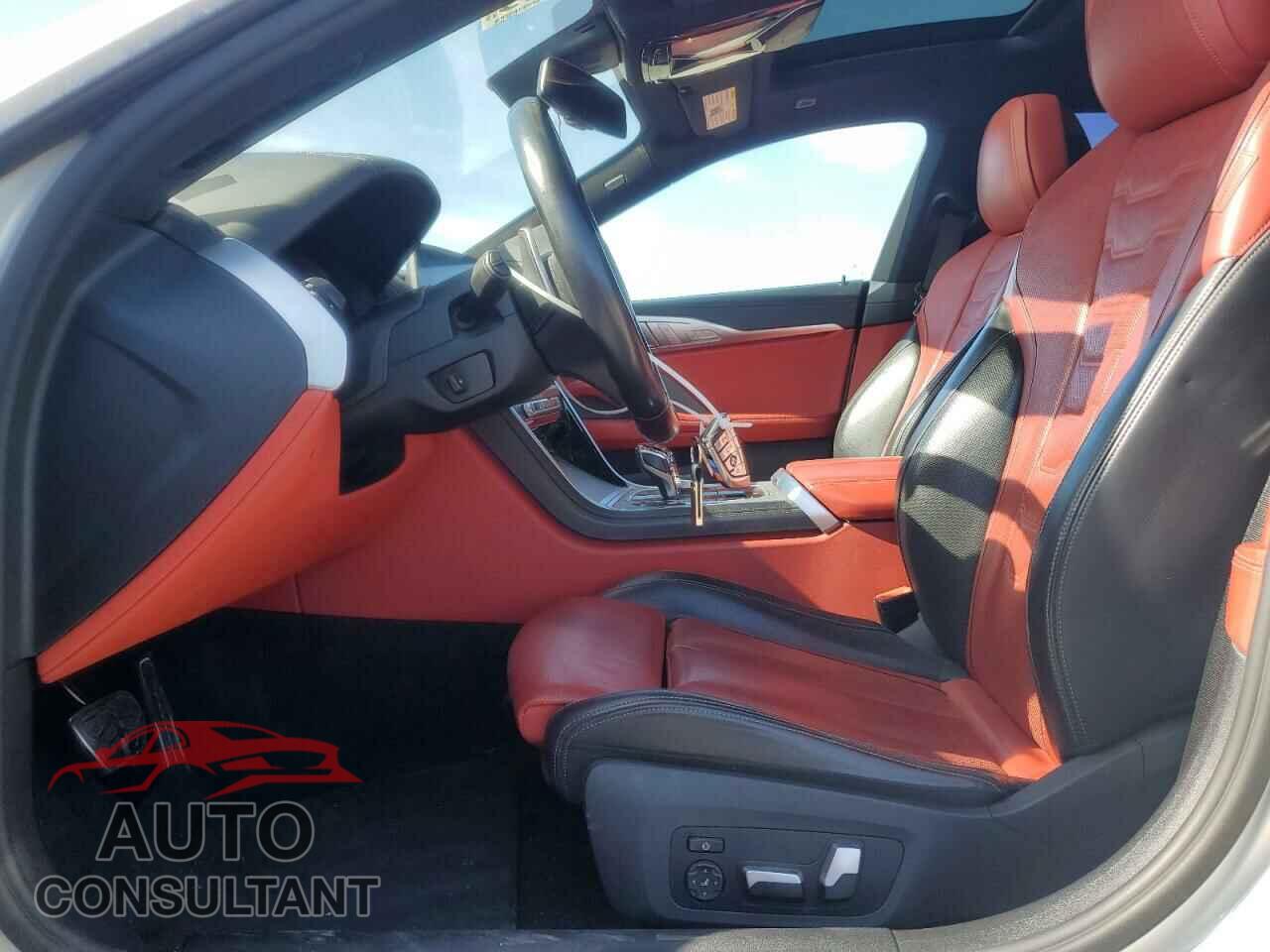 BMW 8 SERIES 2022 - WBAGV2C0XNCG97478