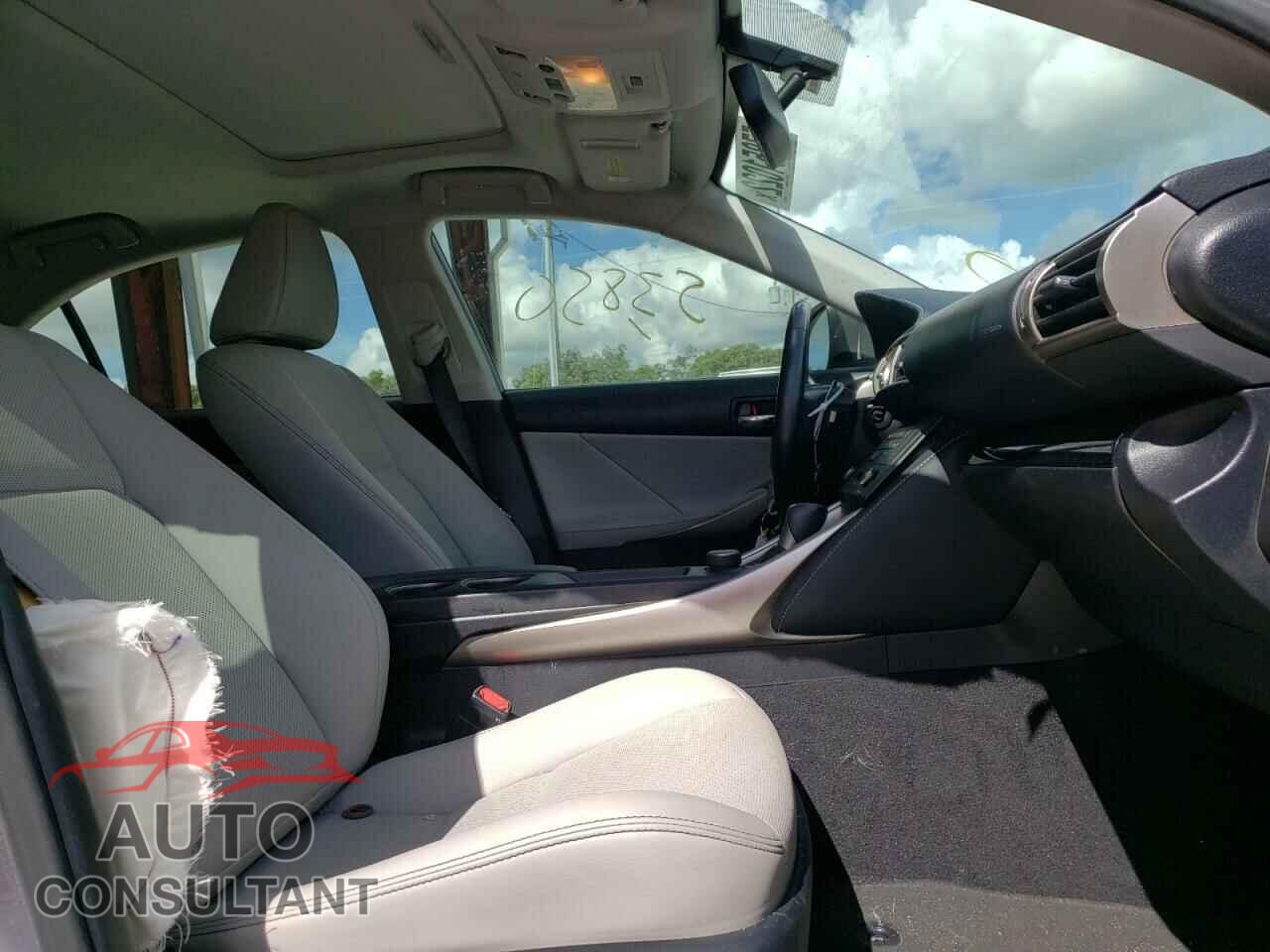 LEXUS IS 2016 - JTHBA1D2XG5017357