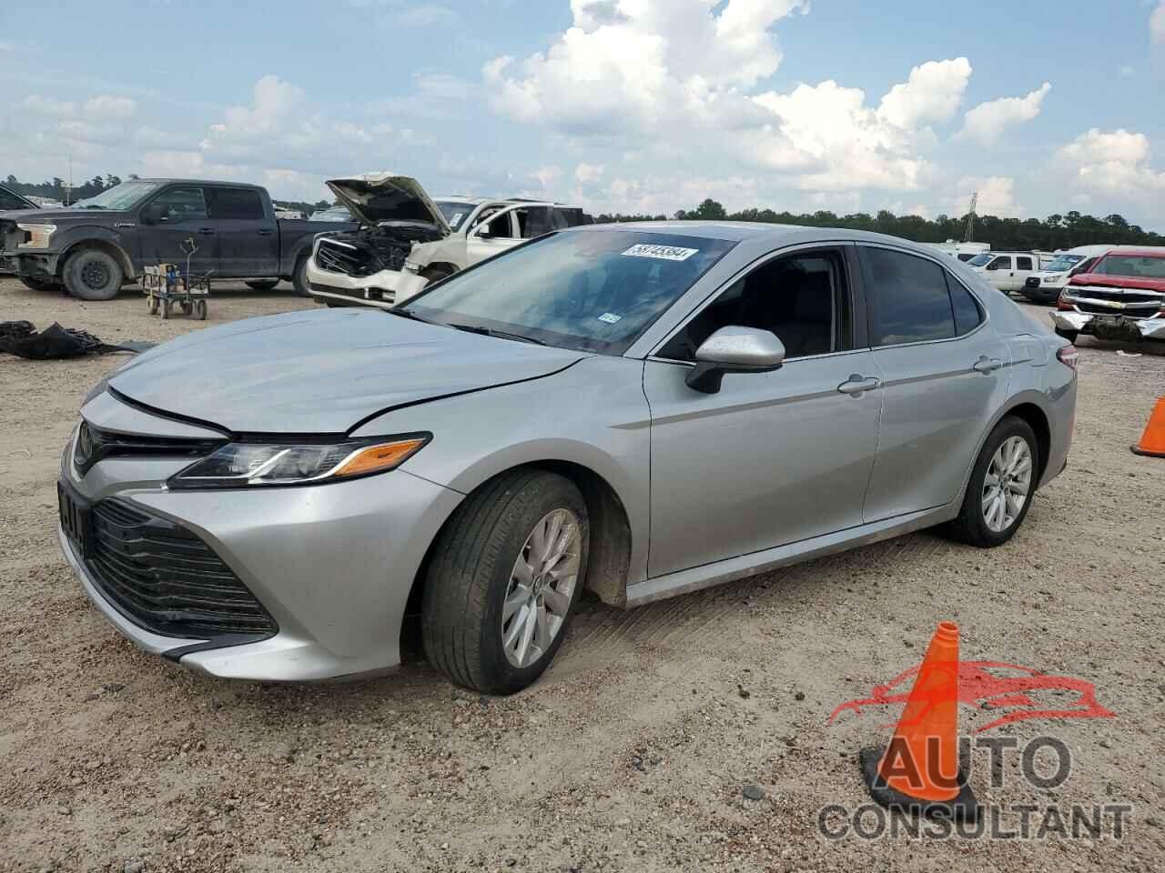 TOYOTA CAMRY 2018 - 4T1B11HK6JU063420