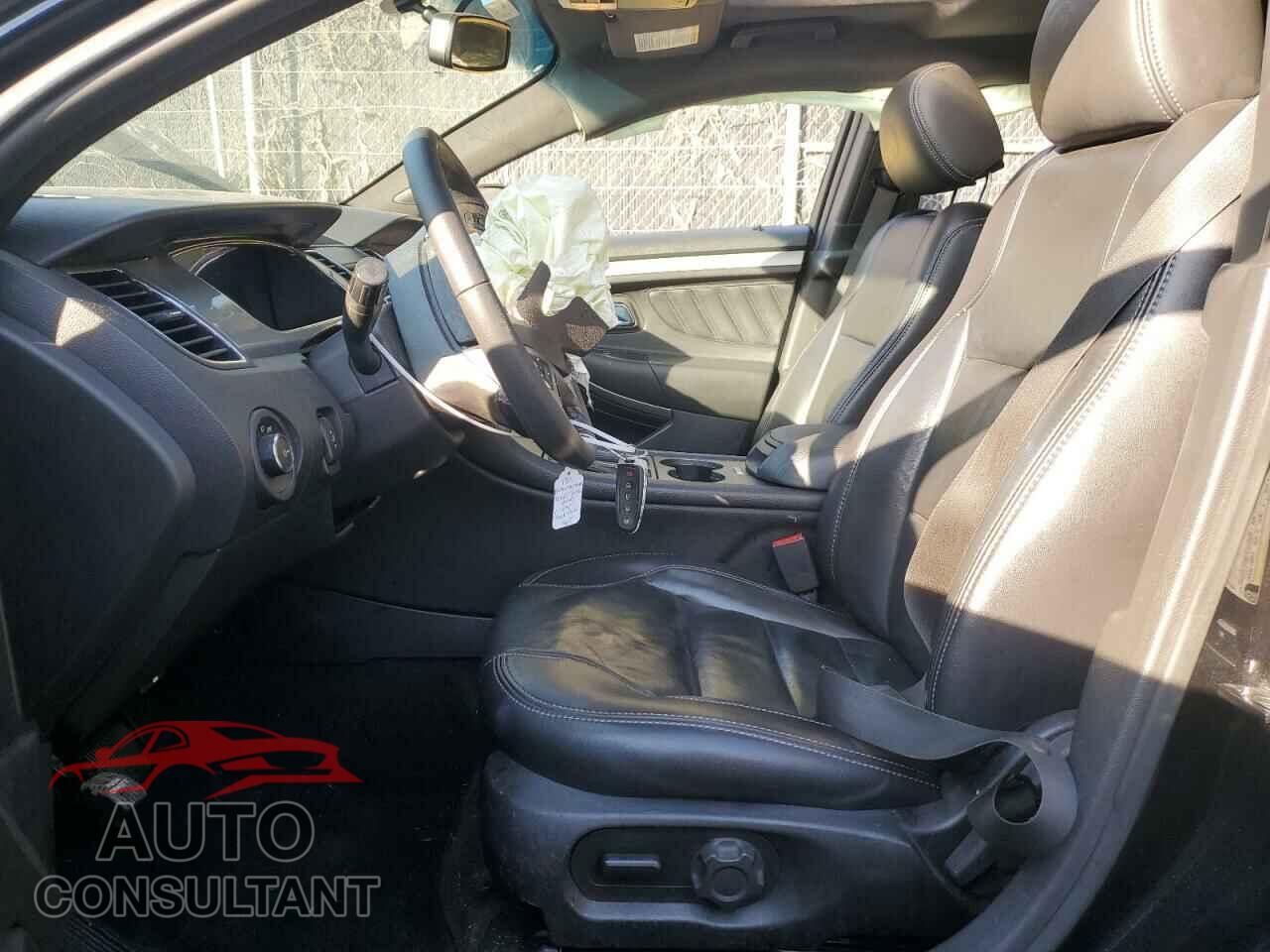 FORD TAURUS 2018 - 1FAHP2E8XJG132447