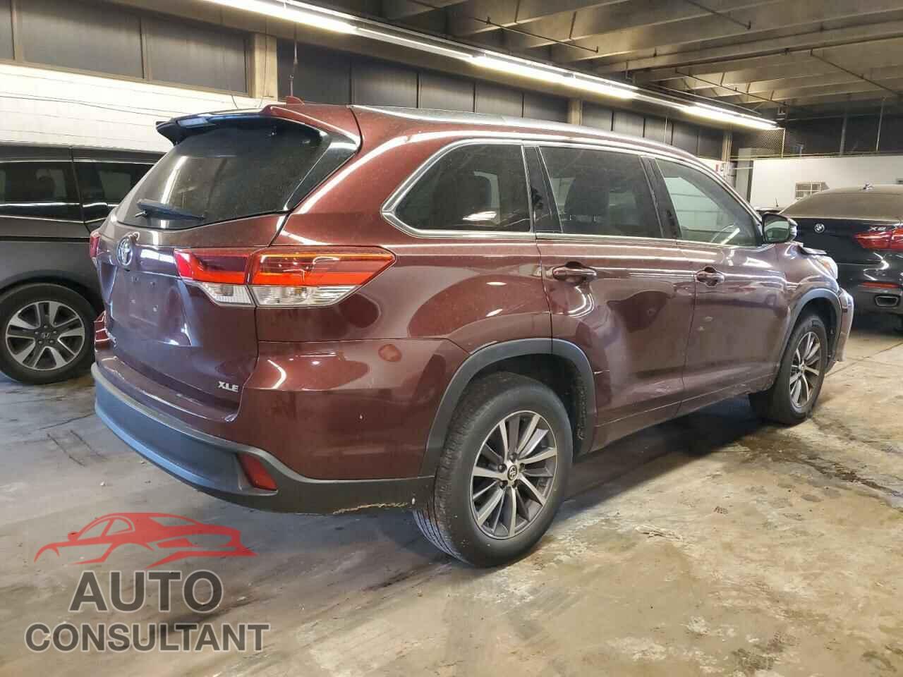 TOYOTA HIGHLANDER 2018 - 5TDKZRFH2JS282852
