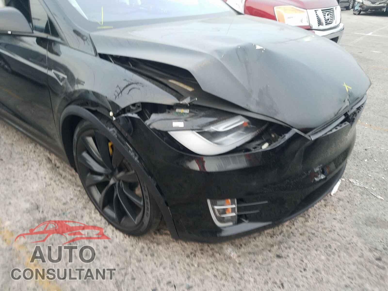 TESLA MODEL X 2016 - 5YJXCBE21GF011984