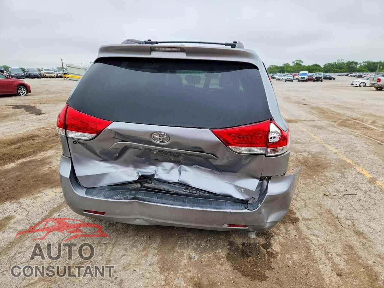 TOYOTA SIENNA 2013 - 5TDKK3DC8DS379857