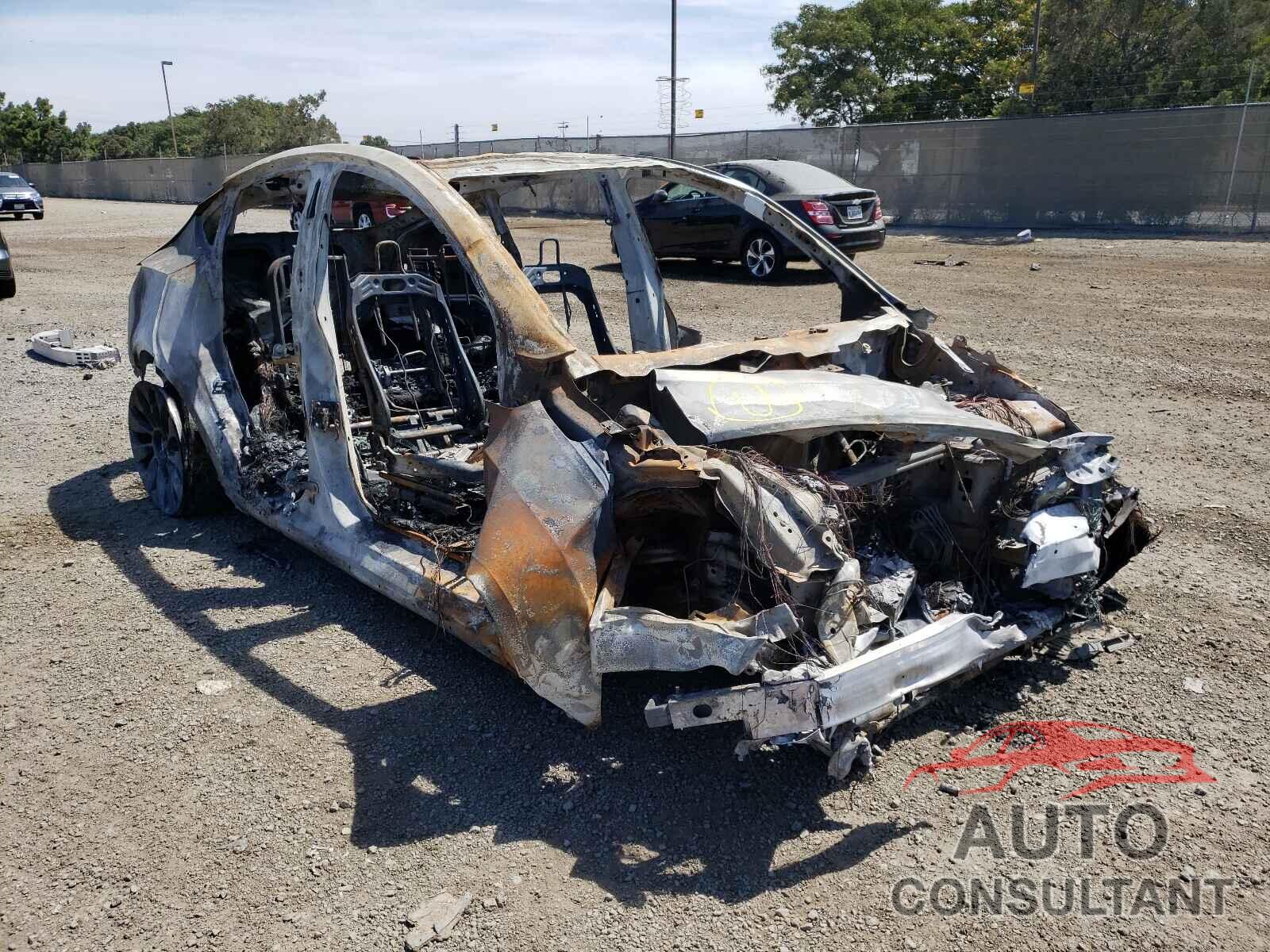 TESLA MODEL Y 2020 - 5YJYGDEF7LF034395