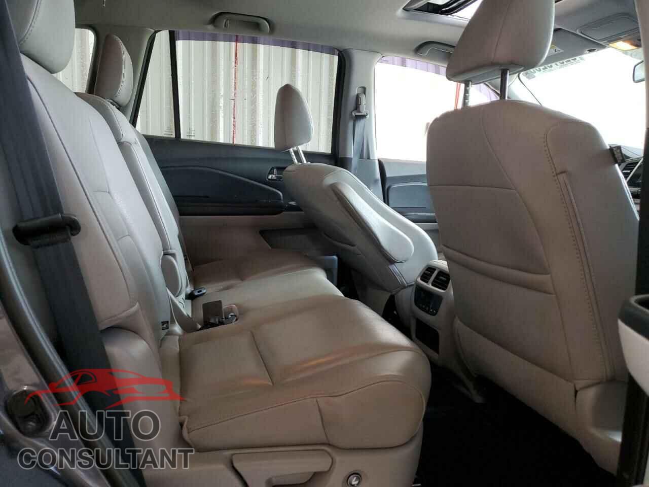 HONDA PILOT 2017 - 5FNYF6H55HB098220
