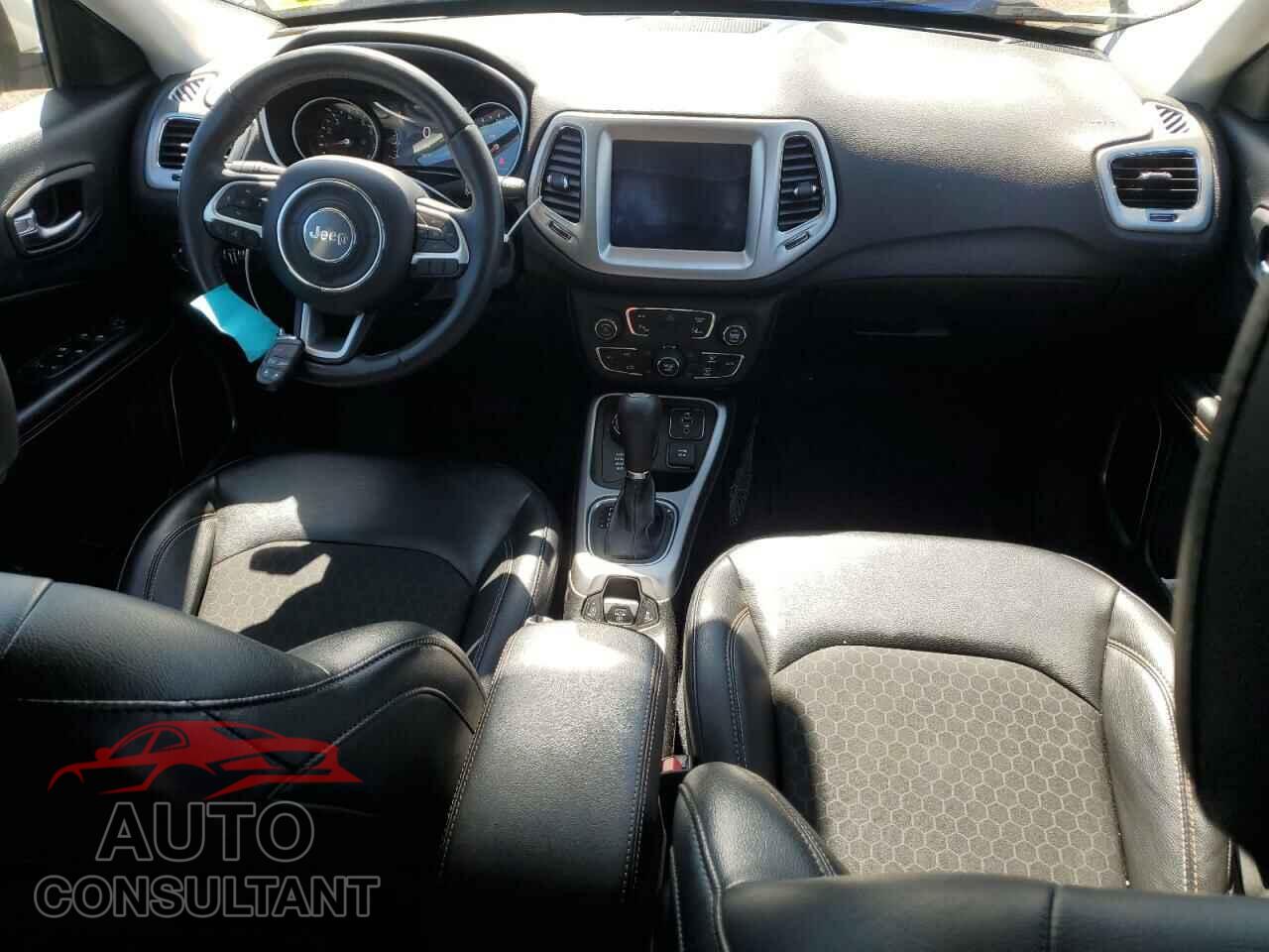 JEEP COMPASS 2018 - 3C4NJDBB1JT332106