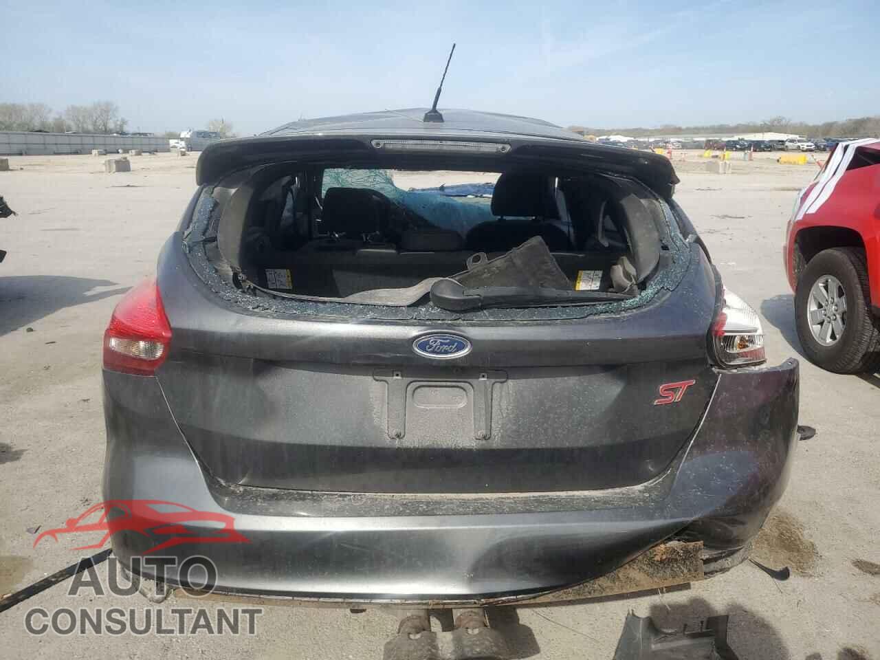 FORD FOCUS 2017 - 1FADP3L92HL257850