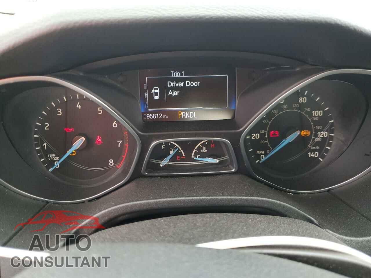 FORD FOCUS 2018 - 1FADP3E28JL229363