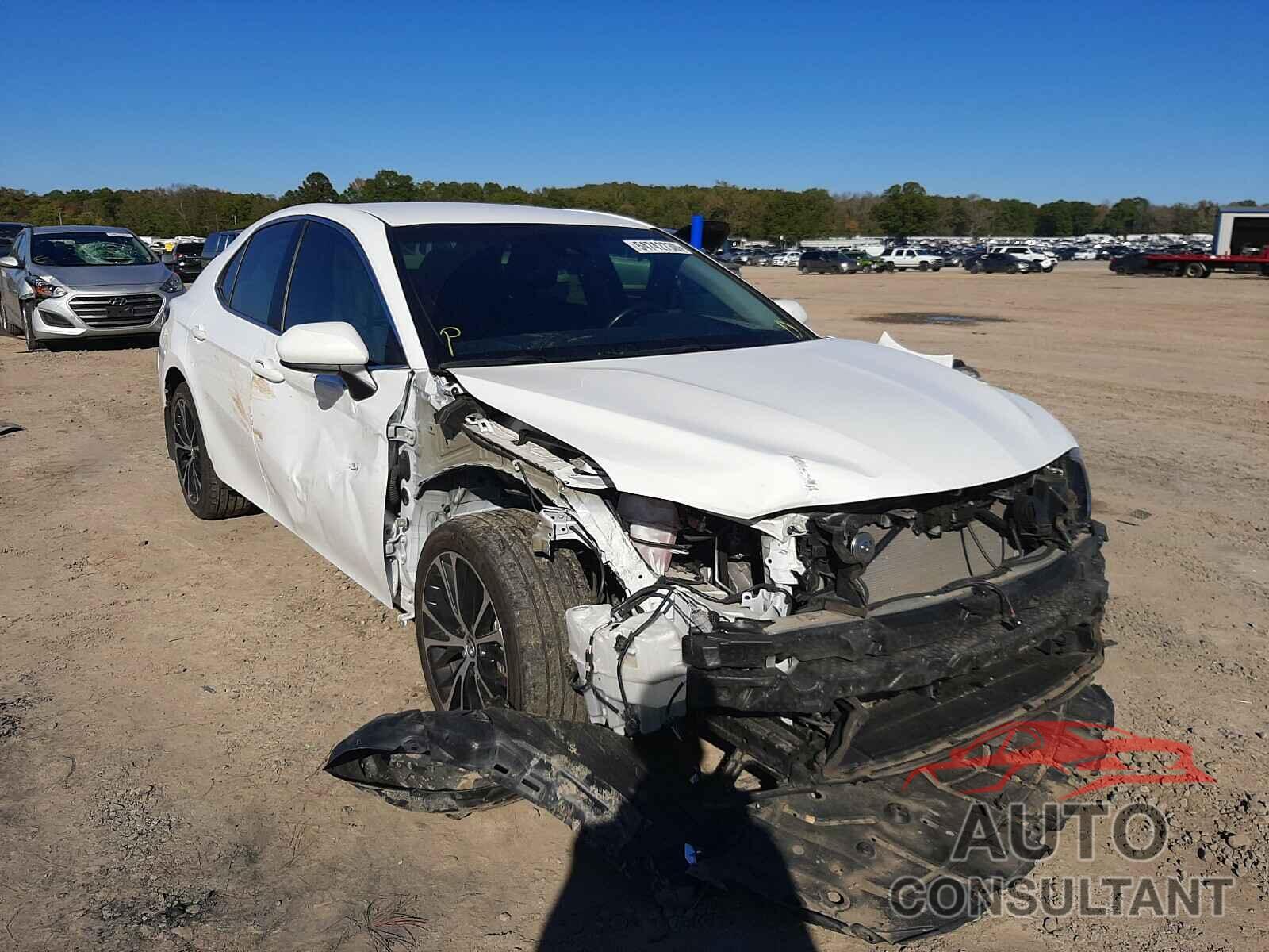 TOYOTA CAMRY 2018 - 4T1B11HK3JU048955