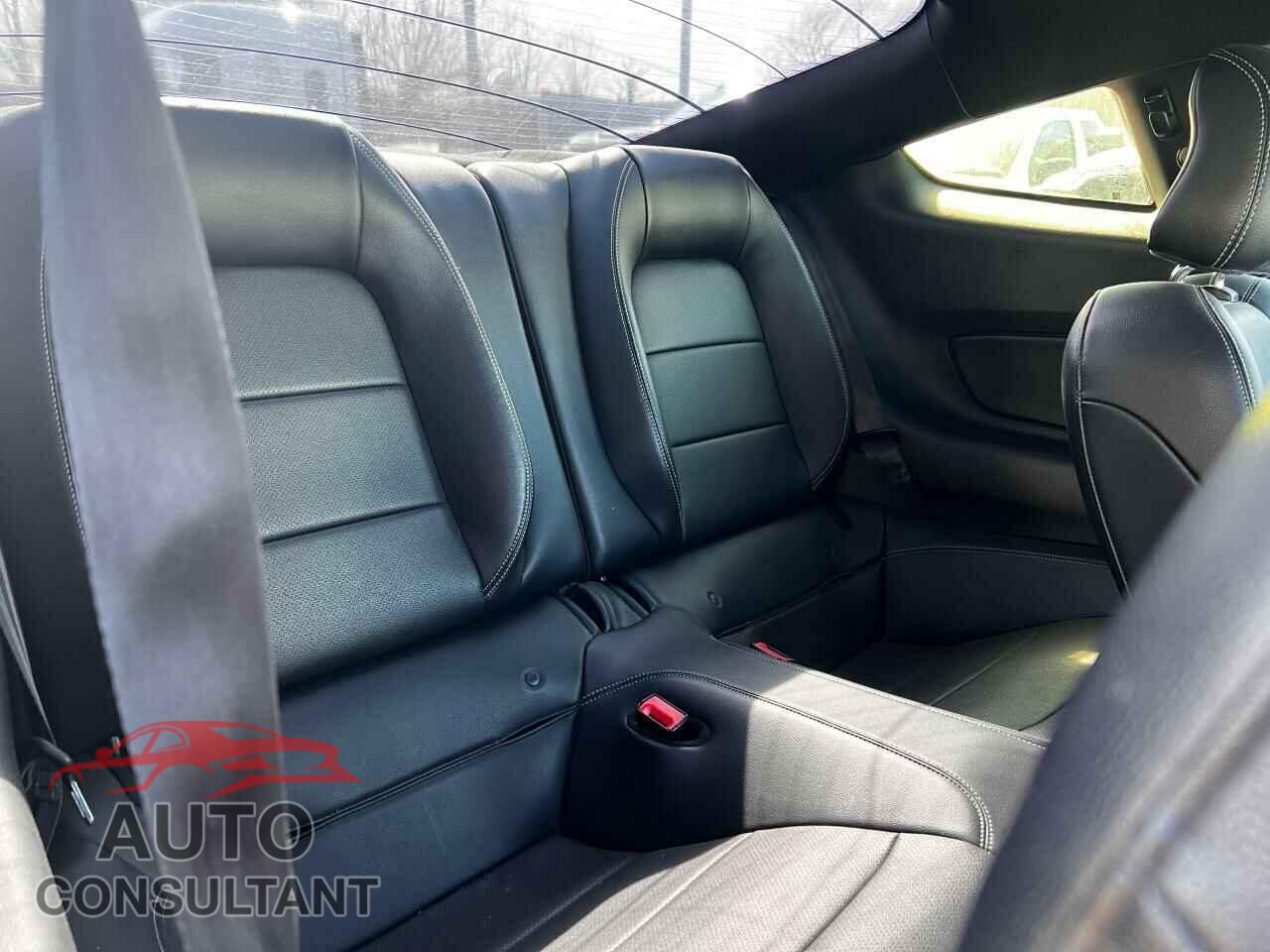 FORD MUSTANG 2019 - 1FA6P8CF8K5118569