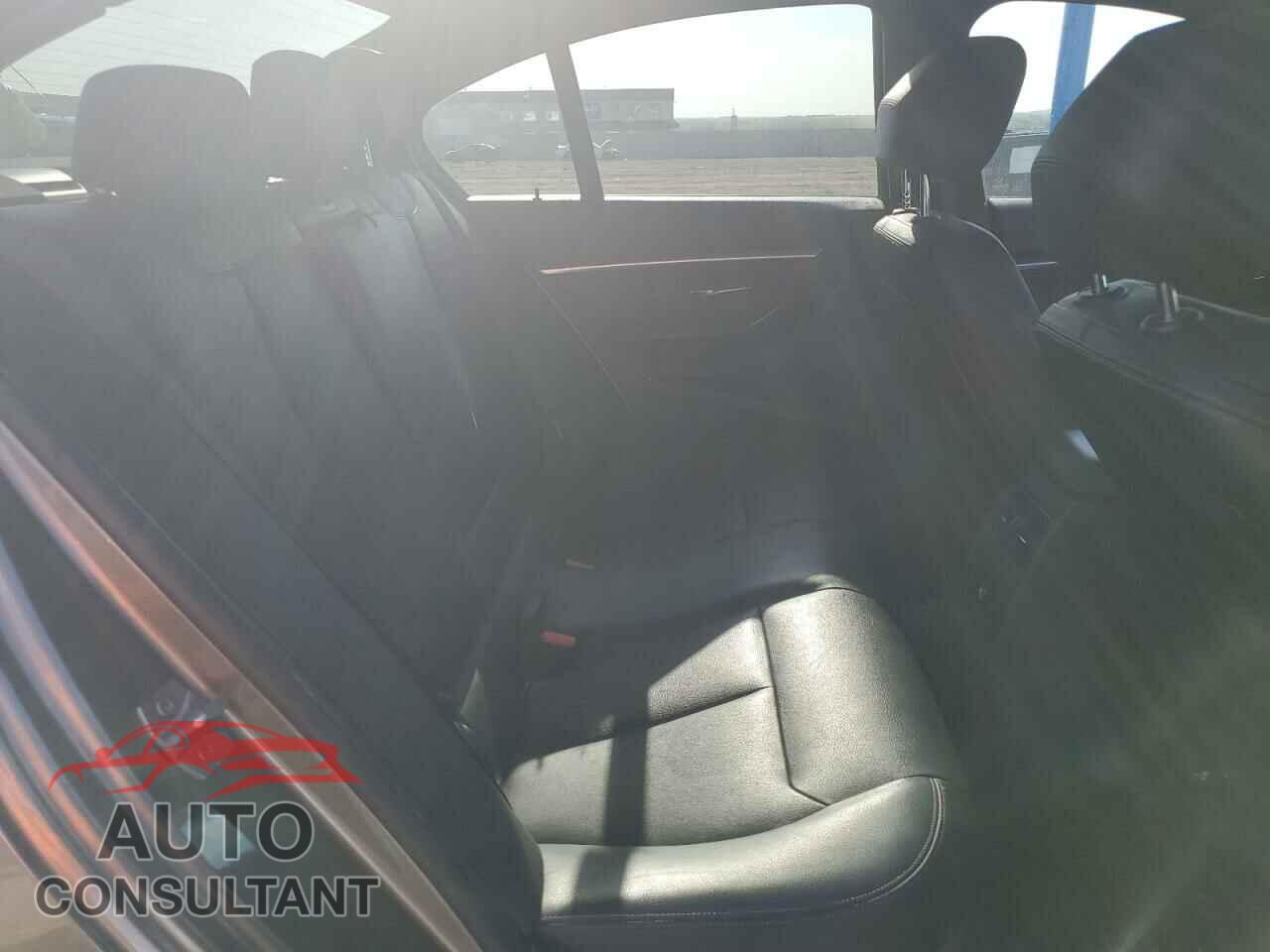 BMW 3 SERIES 2016 - WBA8E3G55GNU02467