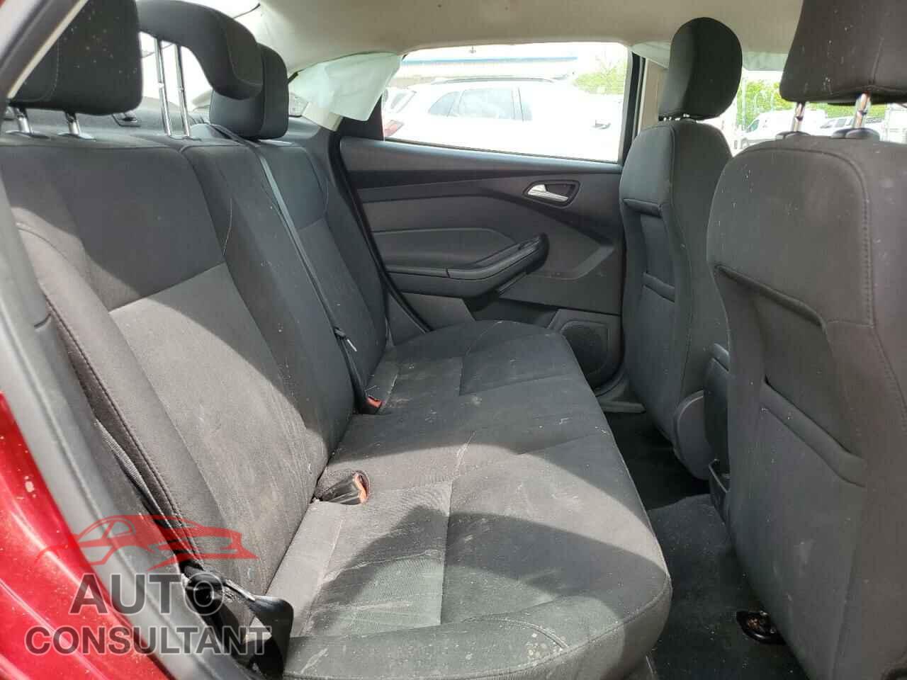 FORD FOCUS 2015 - 1FADP3F22FL361055