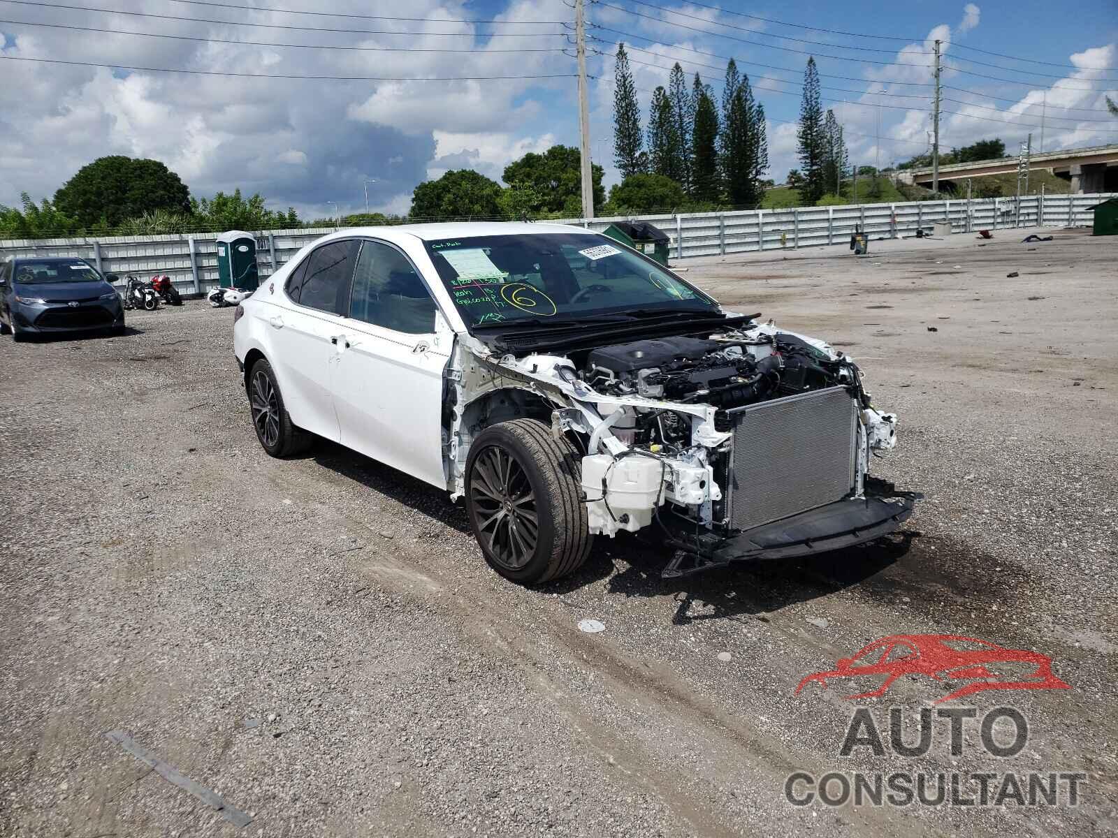 TOYOTA CAMRY 2018 - 4T1B11HK6JU045032