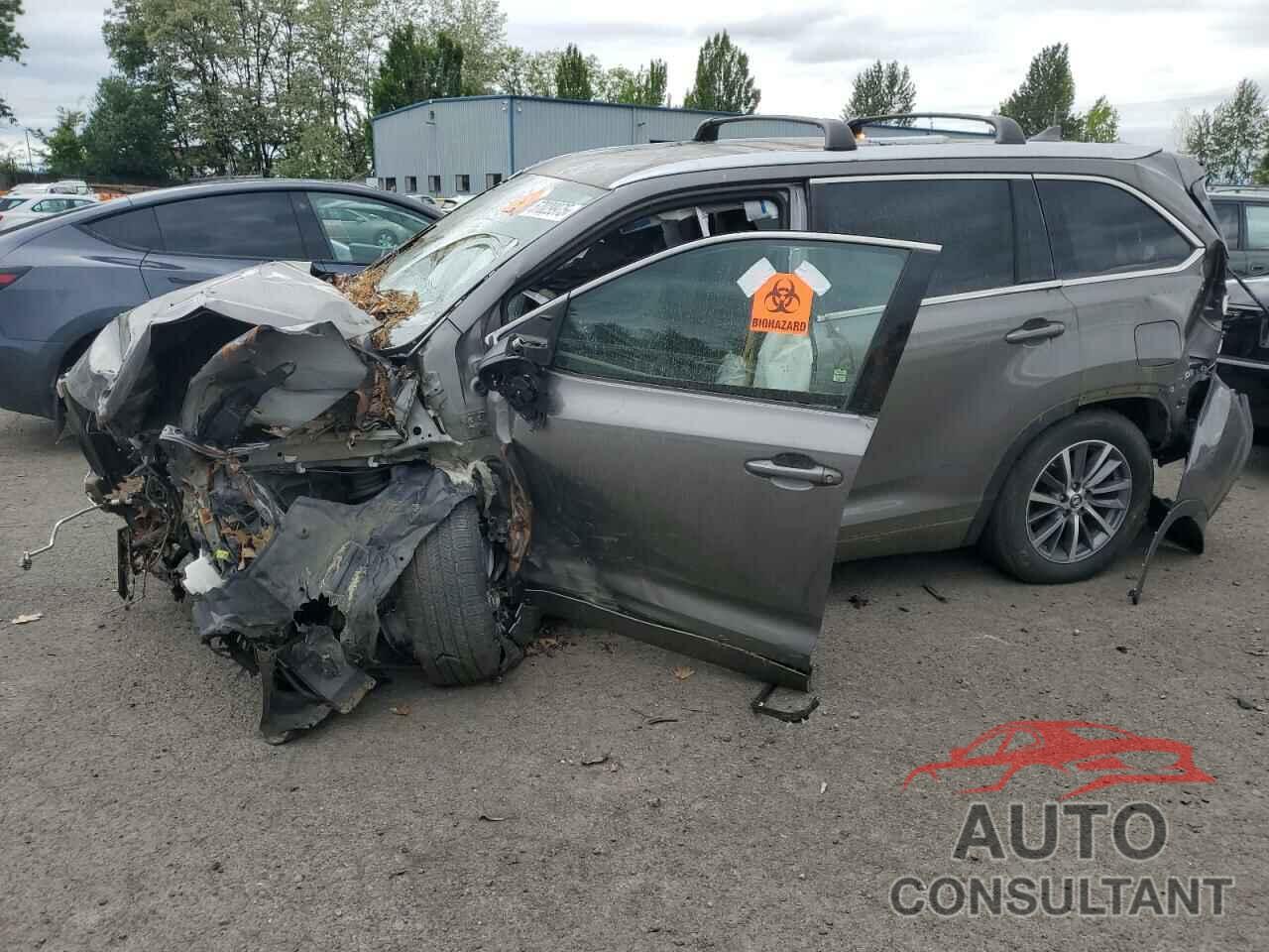 TOYOTA HIGHLANDER 2018 - 5TDJZRFH5JS548618