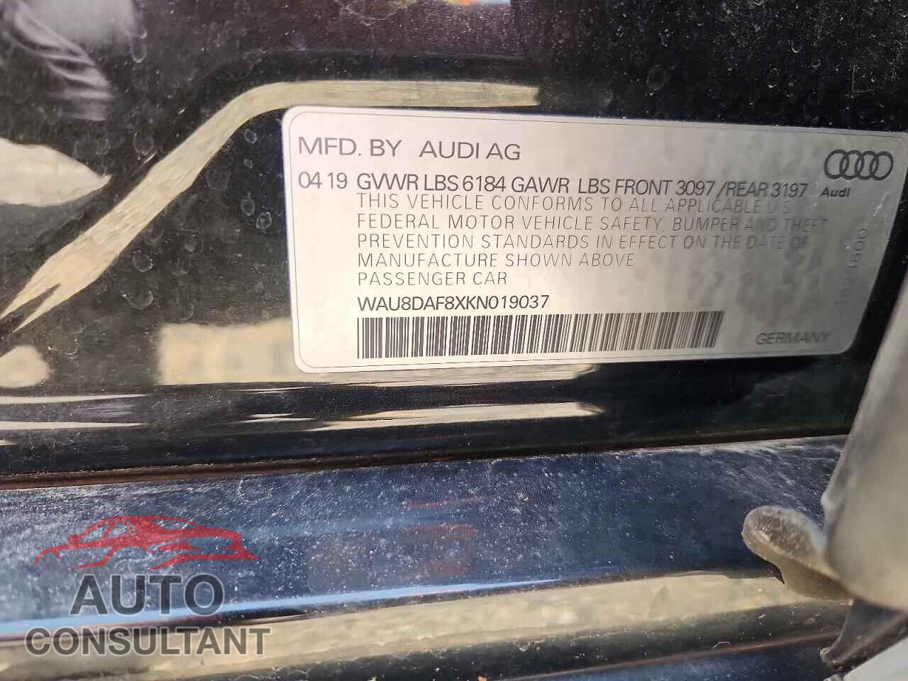 AUDI A8 2019 - WAU8DAF8XKN019037