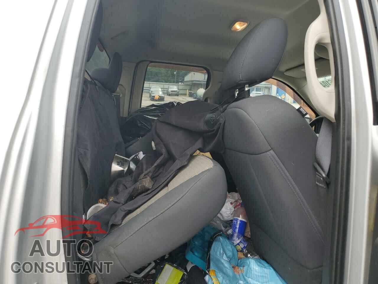 DODGE RAM 1500 2012 - 1C6RD7FT5CS326656