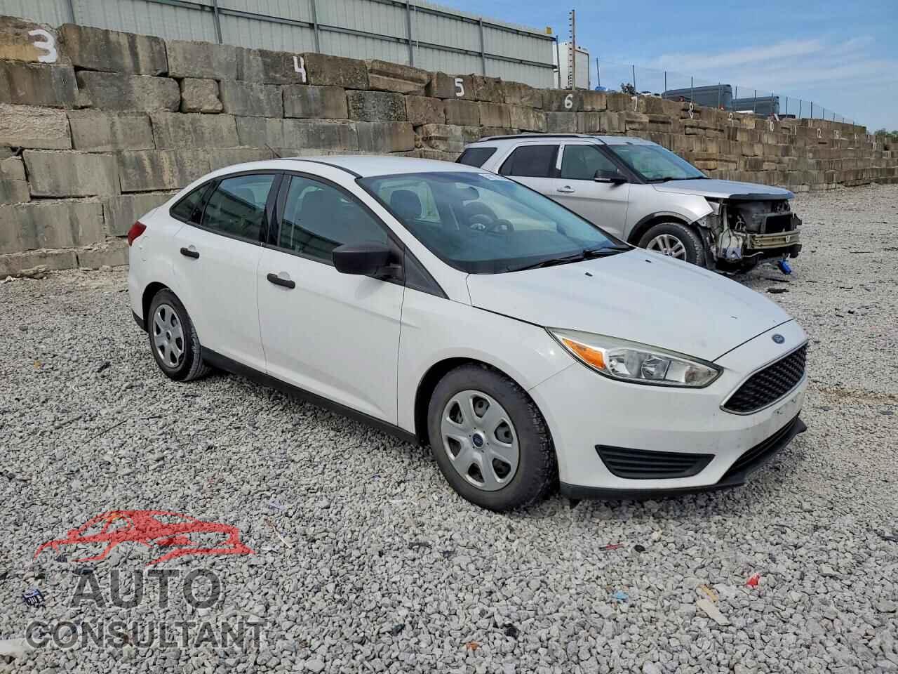 FORD FOCUS 2015 - 1FADP3E26FL292971