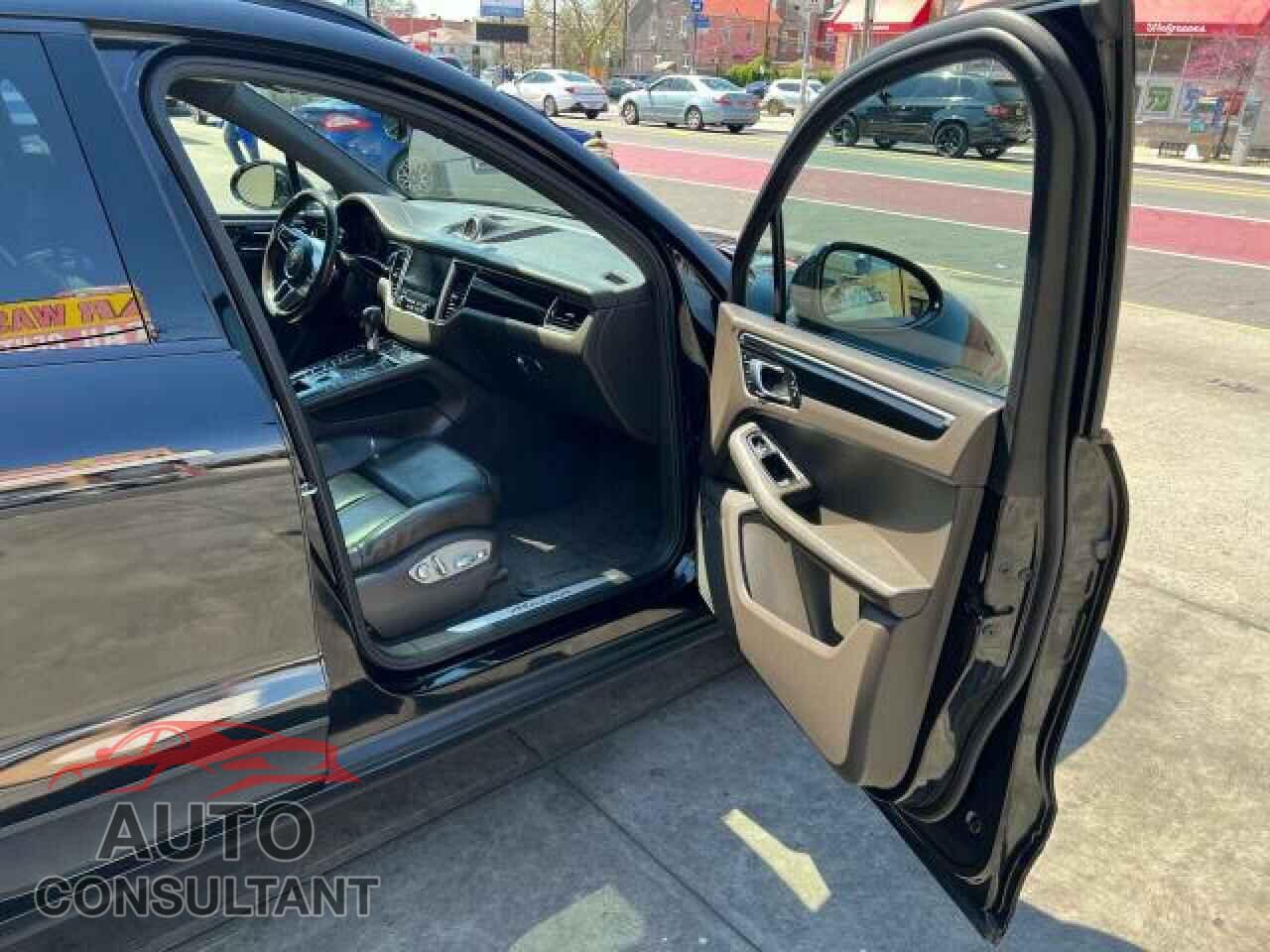 PORSCHE MACAN 2017 - WP1AA2A57HLB01259