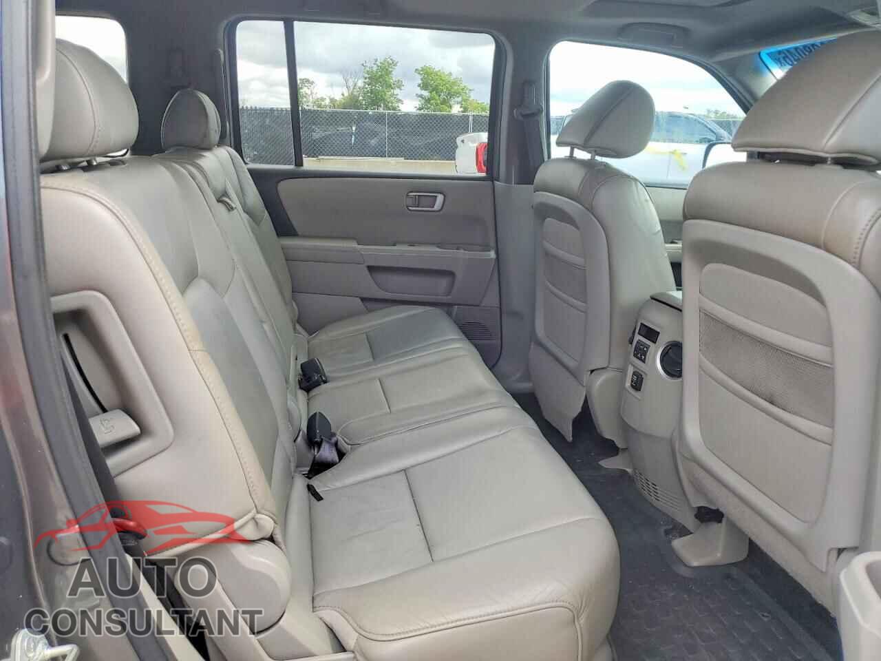 HONDA PILOT 2011 - 5FNYF3H75BB039241
