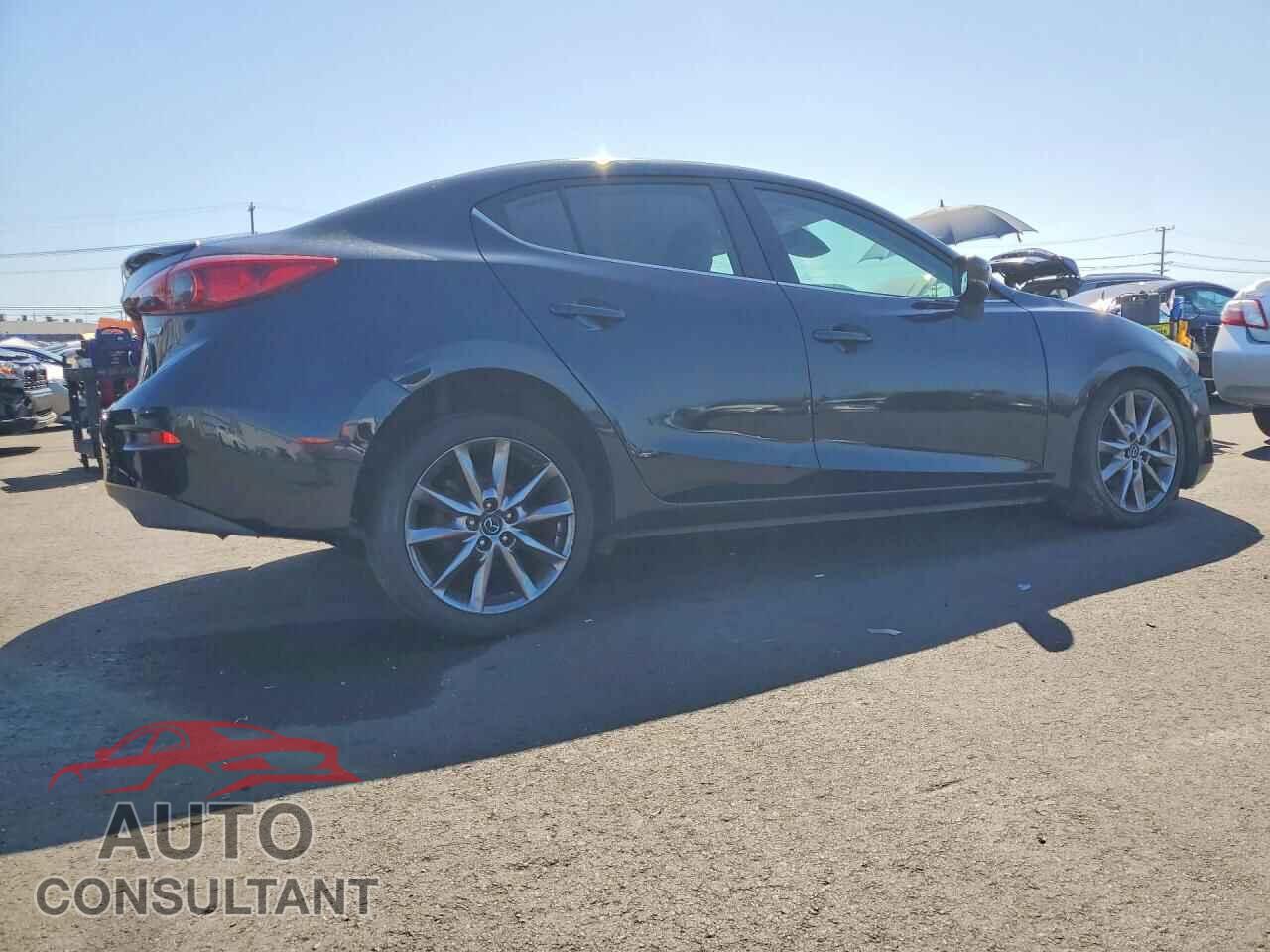 MAZDA 3 2018 - 3MZBN1V37JM201666