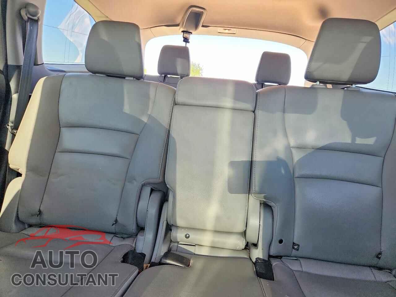HONDA PILOT 2017 - 5FNYF6H75HB034194