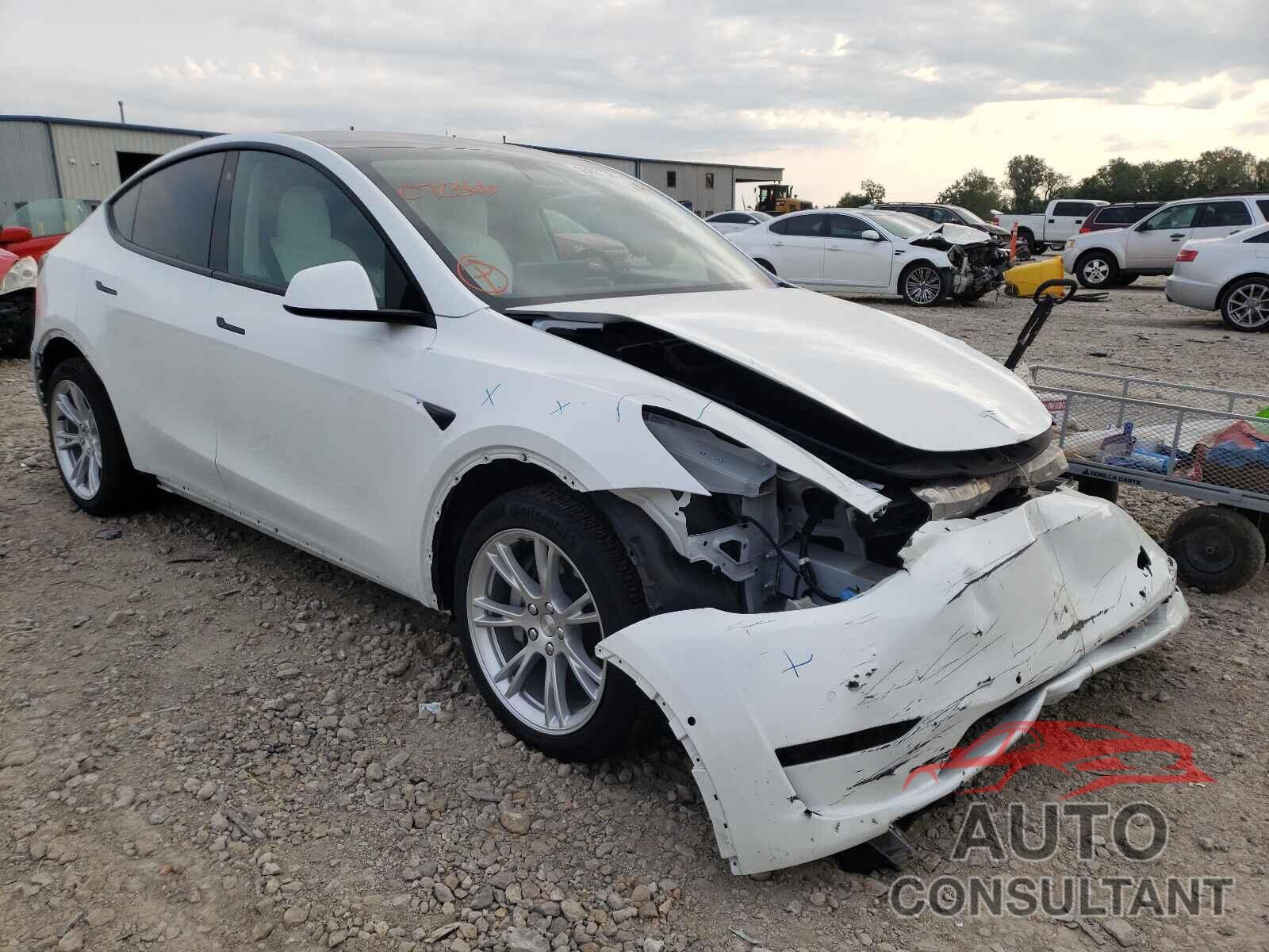TESLA MODEL Y 2021 - 5YJYGDEE2MF072366