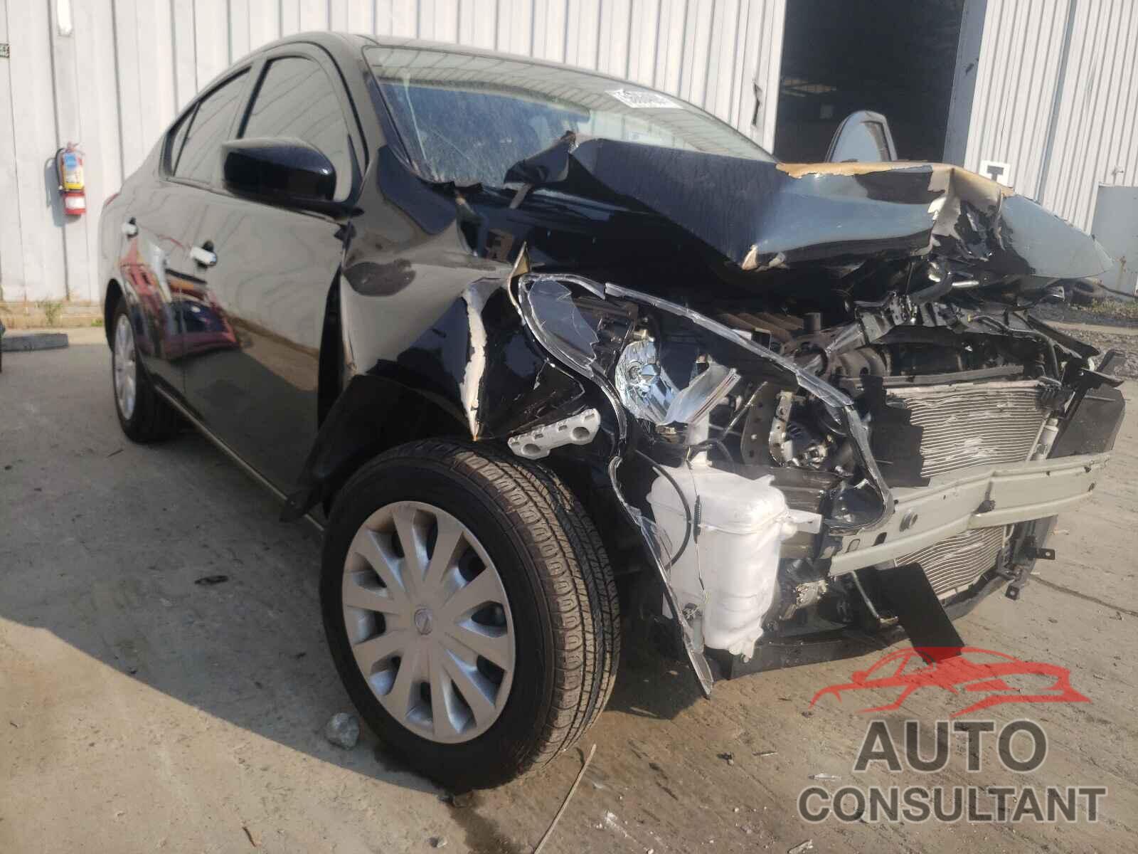 NISSAN VERSA 2019 - 3N1CN7AP8KL869473