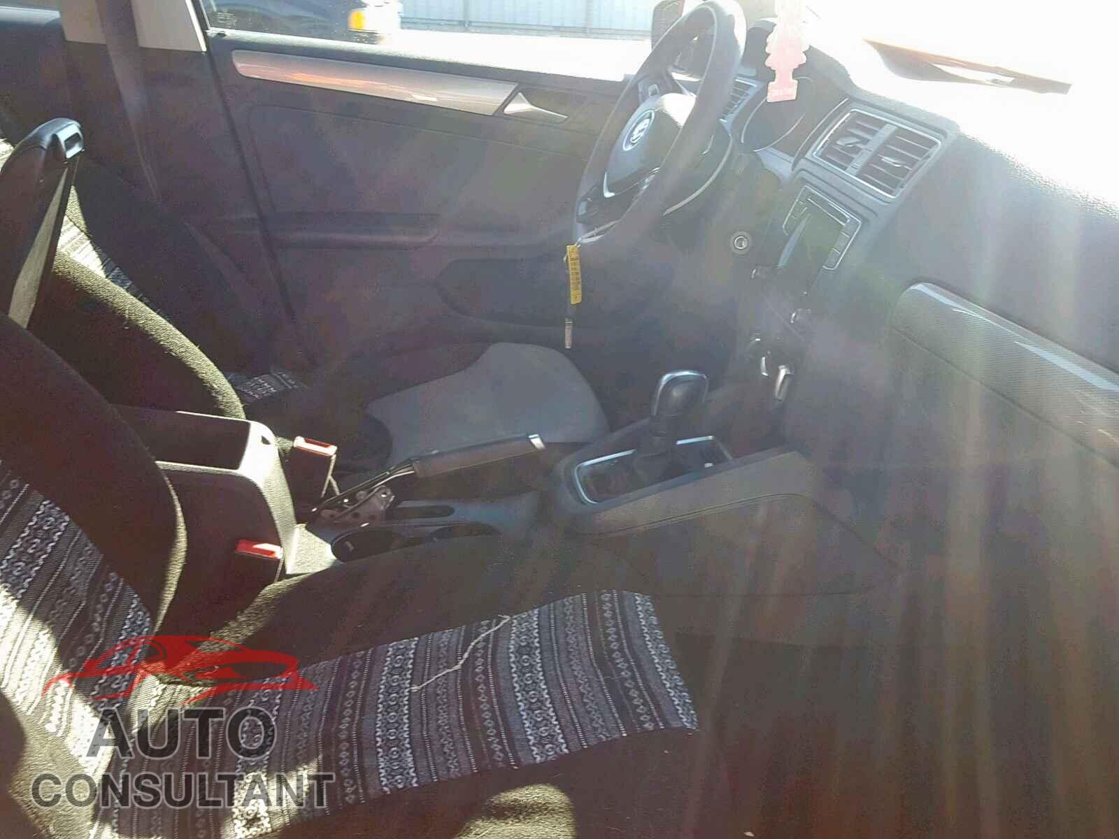 VOLKSWAGEN JETTA 2017 - 3VW2B7AJXHM411334
