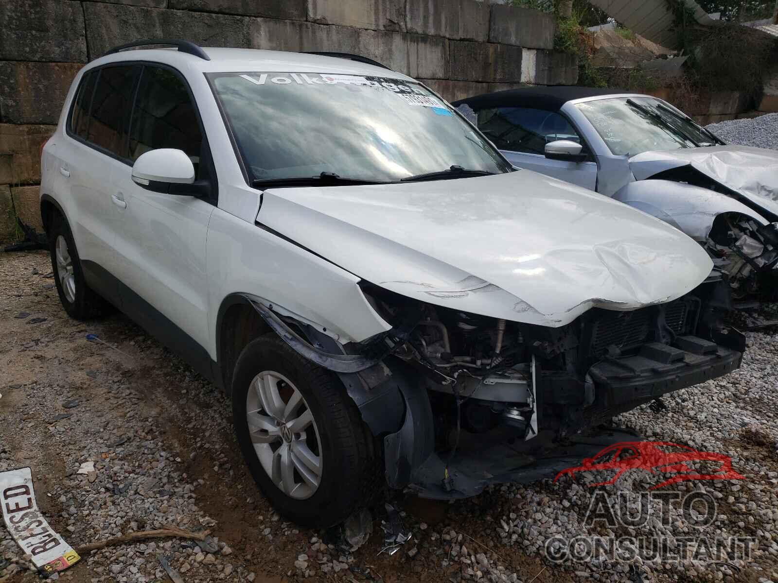 VOLKSWAGEN TIGUAN 2016 - WVGAV7AXXGW537097