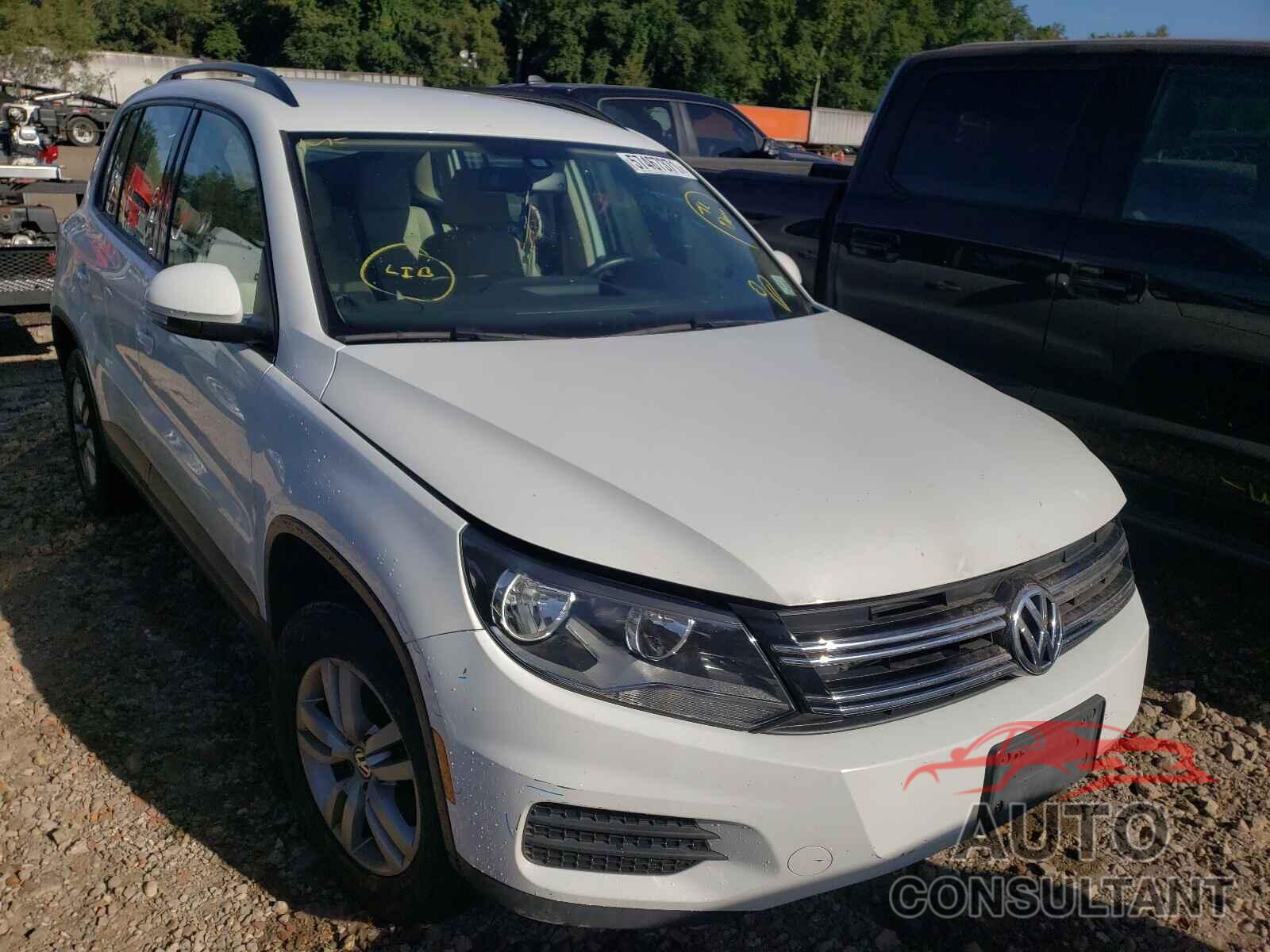VOLKSWAGEN TIGUAN 2017 - WVGBV7AX3HW501421