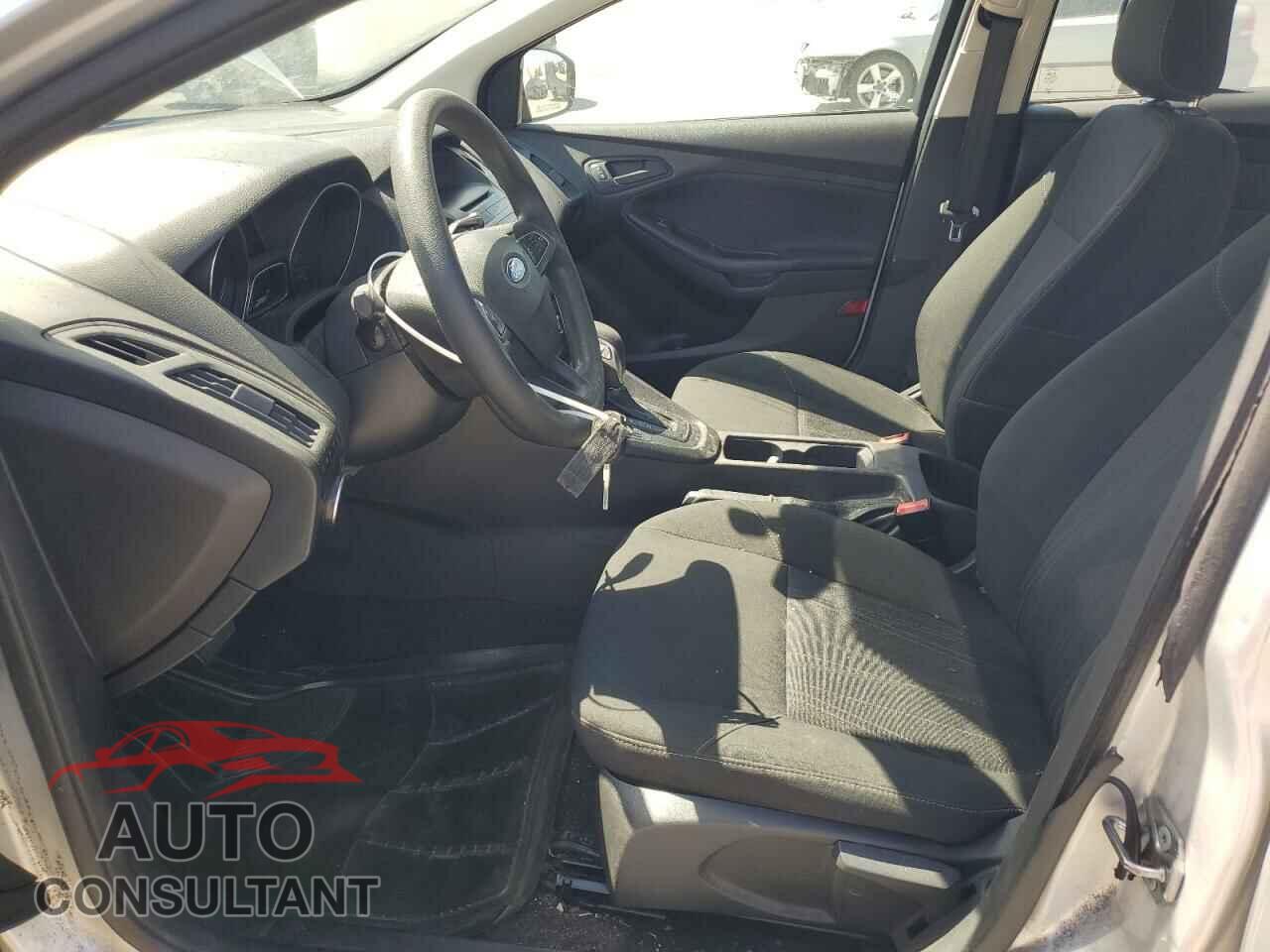 FORD FOCUS 2017 - 1FADP3E23HL271255