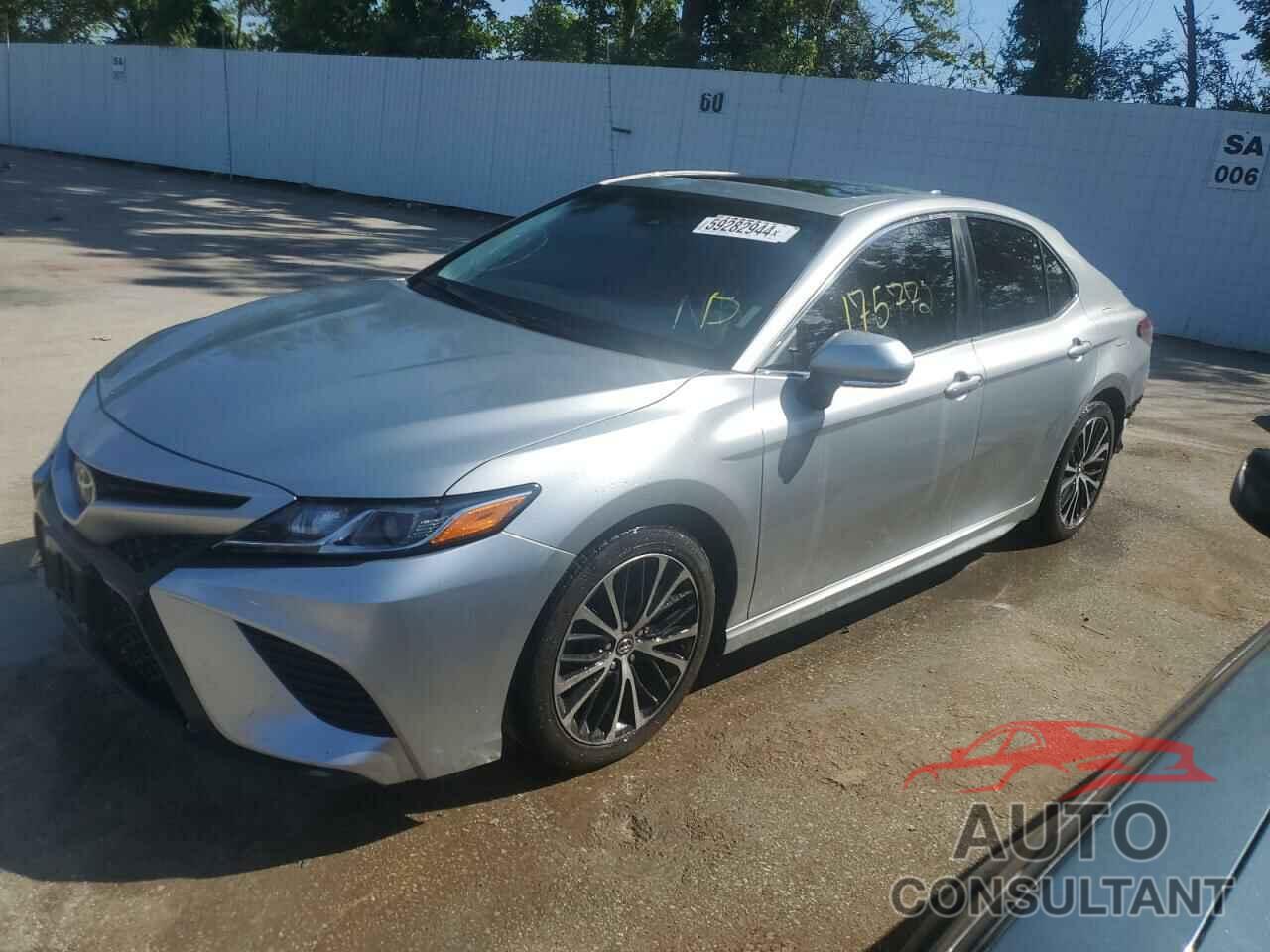 TOYOTA CAMRY 2018 - 4T1B11HK4JU533914