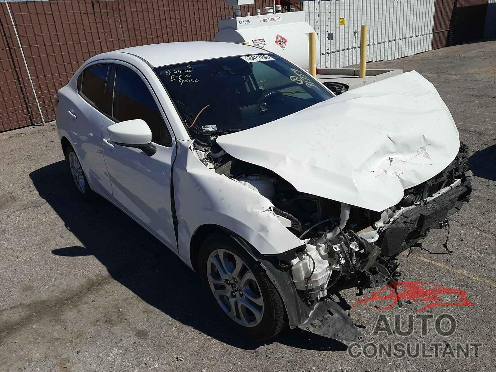 TOYOTA YARIS 2017 - 3MYDLBYV8HY182621
