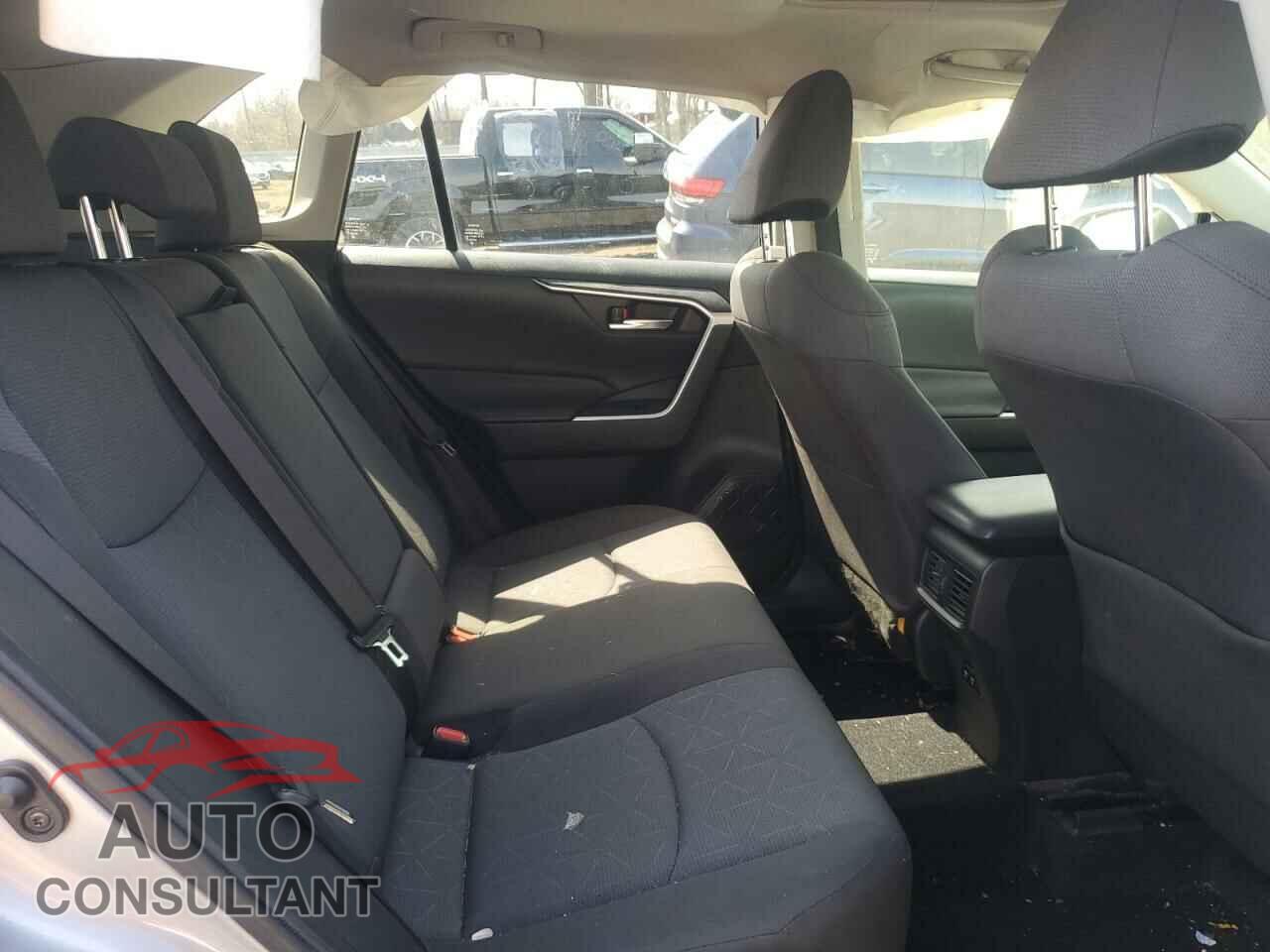 TOYOTA RAV4 2019 - JTMP1RFV9KD045193