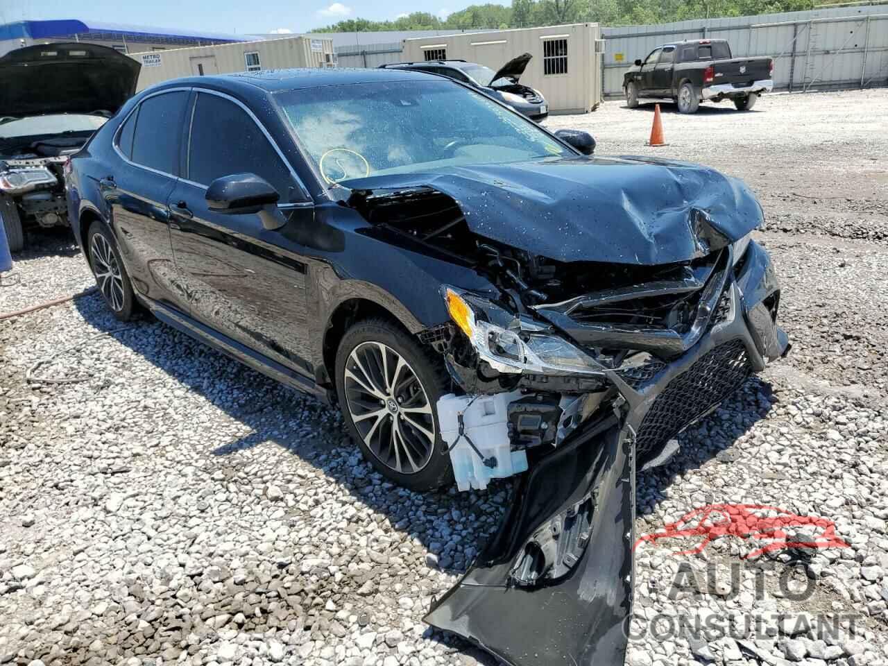 TOYOTA CAMRY 2018 - 4T1B11HK6JU614140