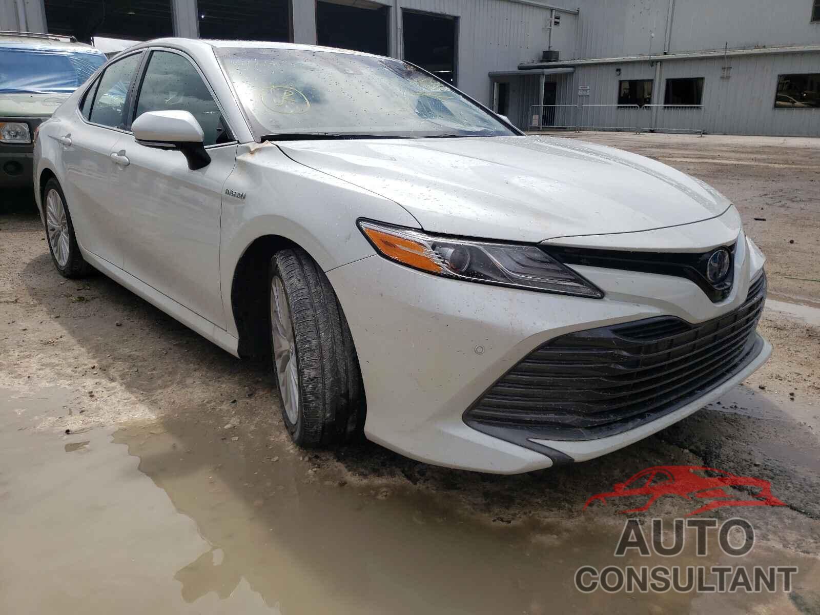 TOYOTA CAMRY 2018 - 4T1B21HK3JU008176