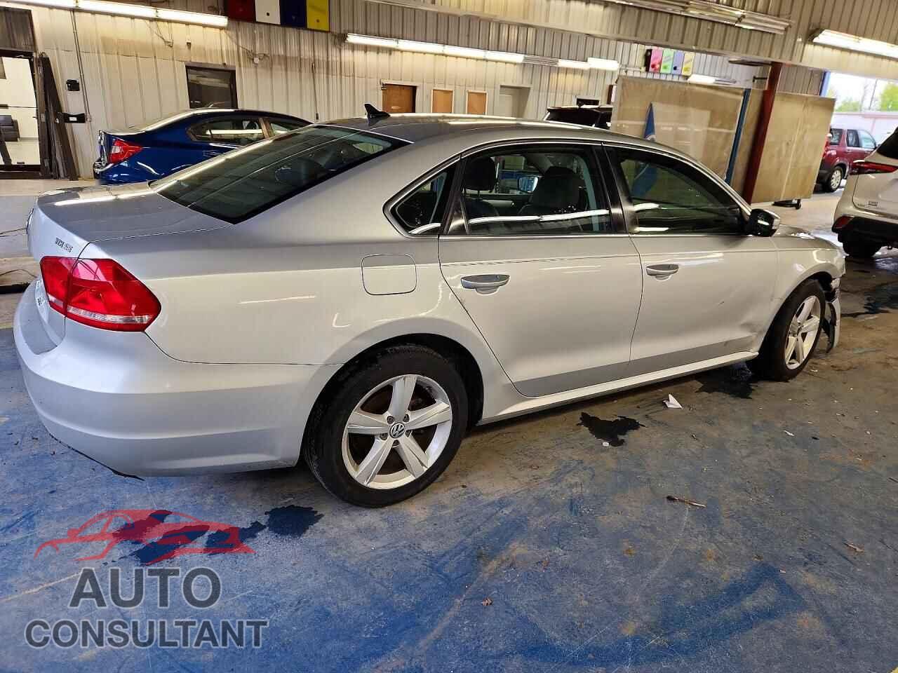 VOLKSWAGEN PASSAT 2013 - 1VWBN7A38DC040937
