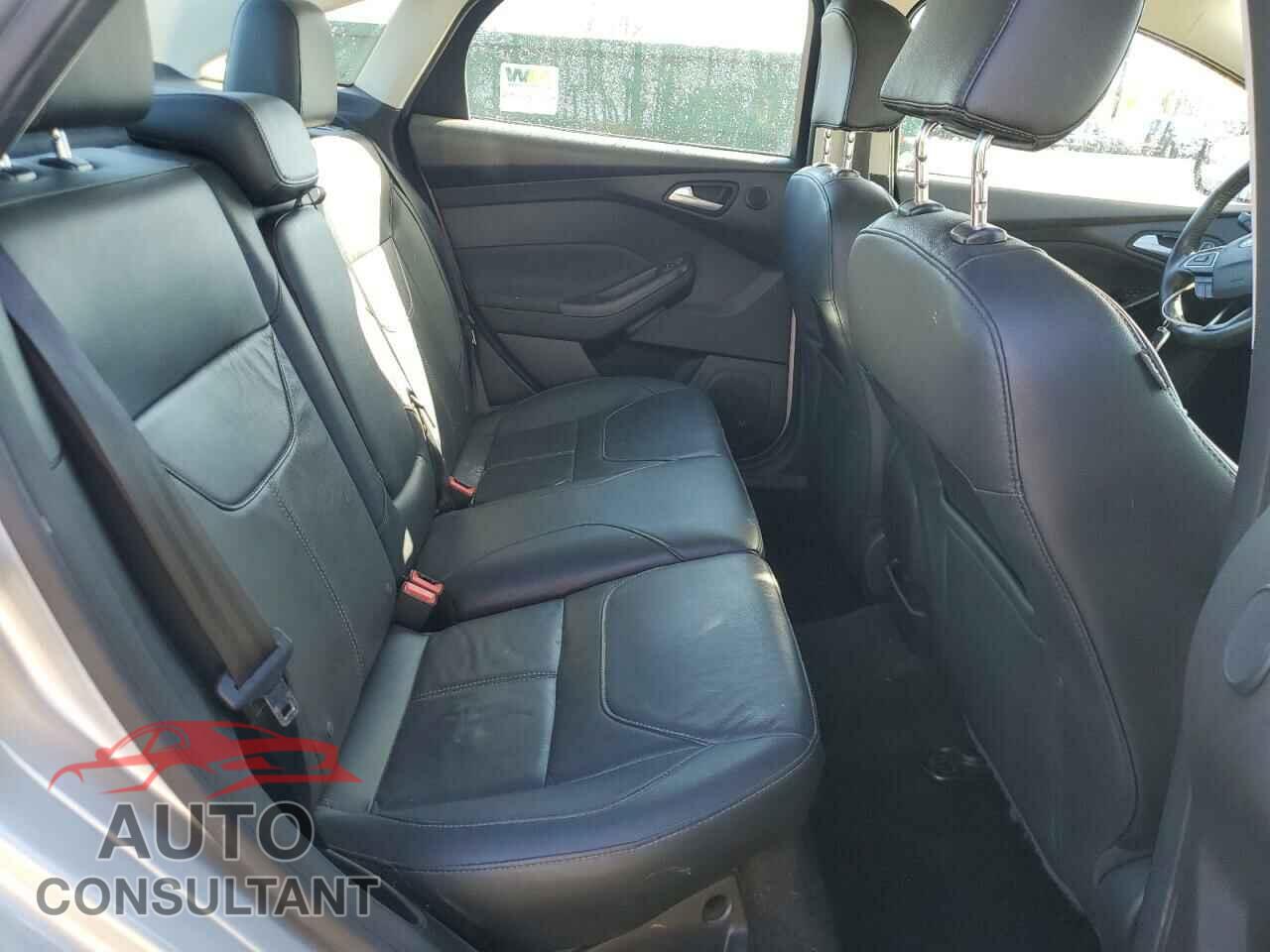 FORD FOCUS 2017 - 1FADP3J28HL257485