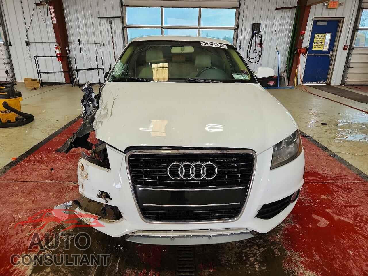 AUDI A3 2011 - WAUBJAFM0BA038344