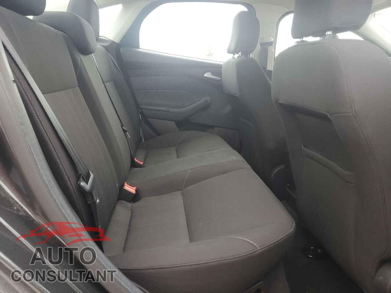 FORD FOCUS 2017 - 1FADP3F21HL221825