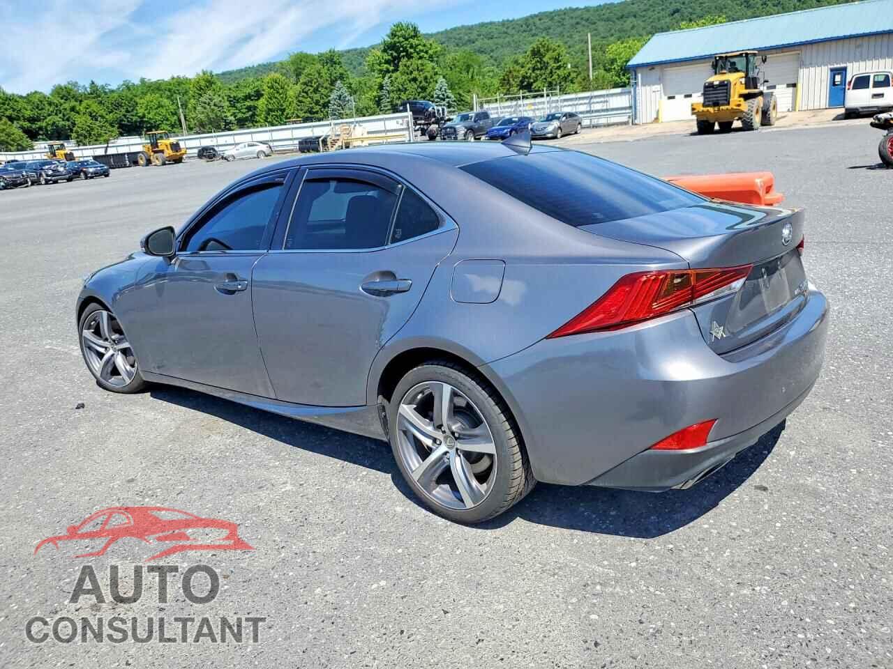 LEXUS IS 2018 - JTHC81D20J5032196