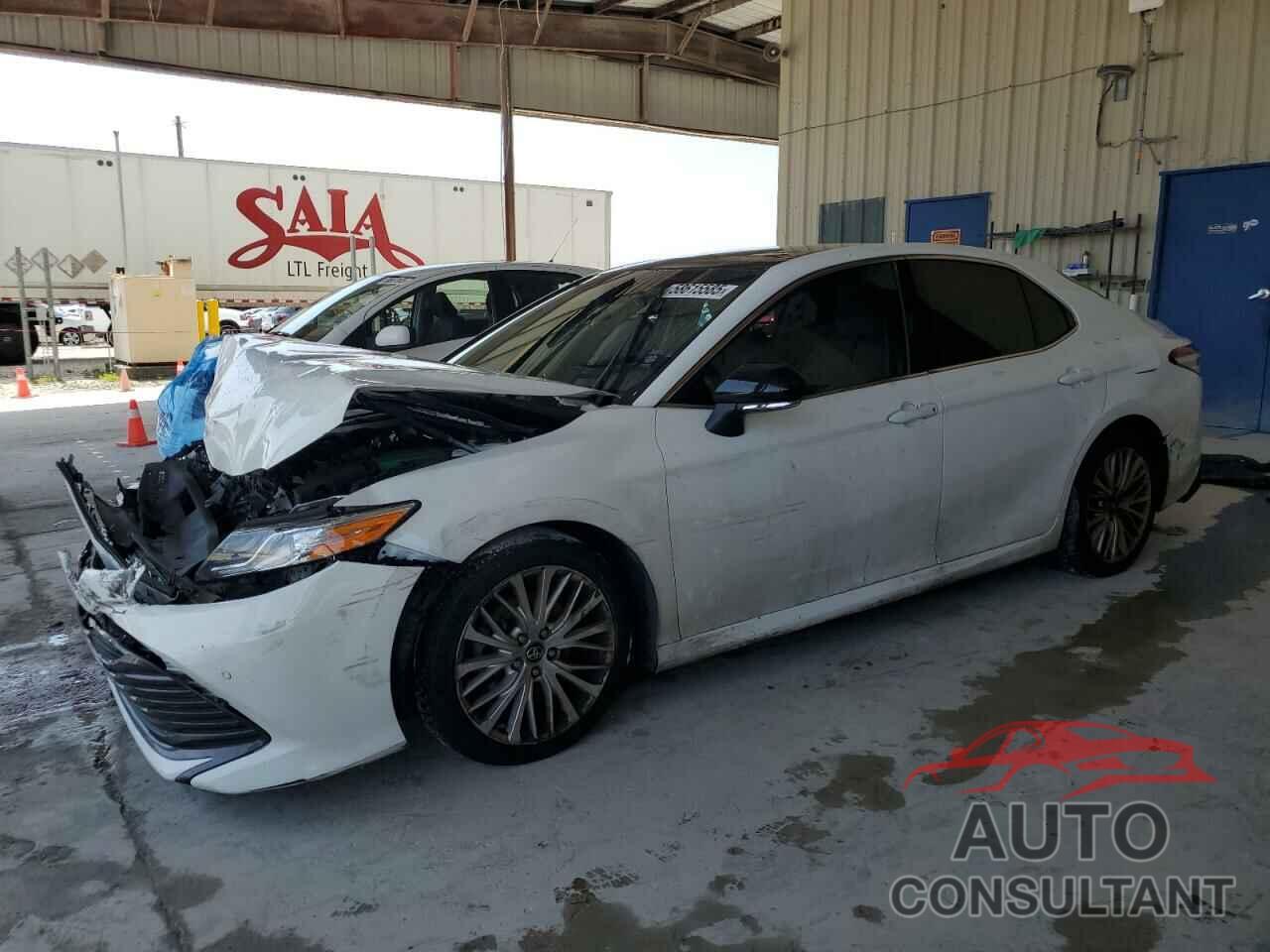 TOYOTA CAMRY 2018 - 4T1B11HK8JU120927