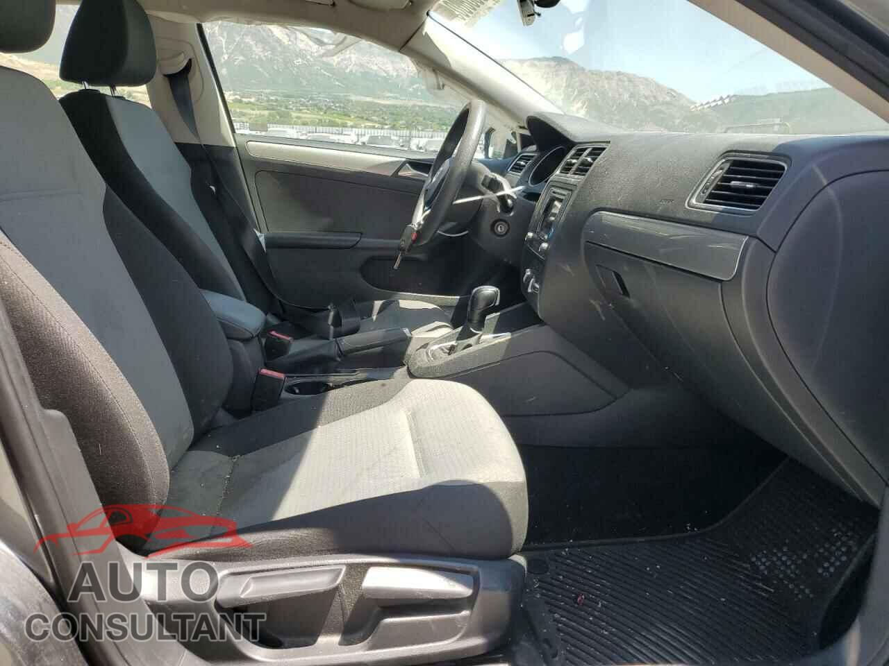 VOLKSWAGEN JETTA 2017 - 3VW2B7AJ1HM355994