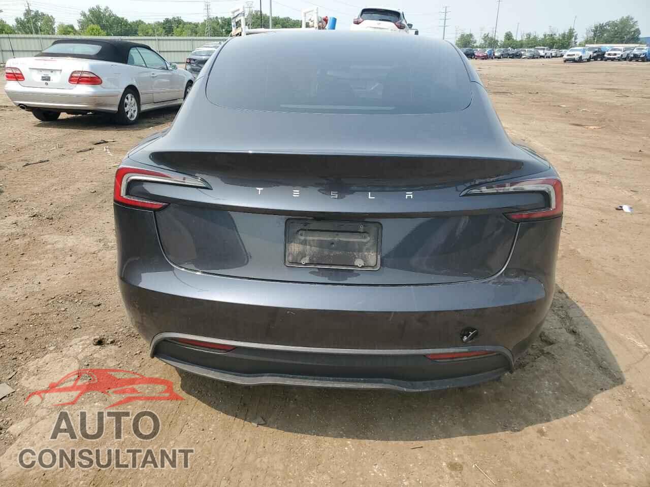TESLA MODEL 3 2024 - 5YJ3E1EA9RF724709