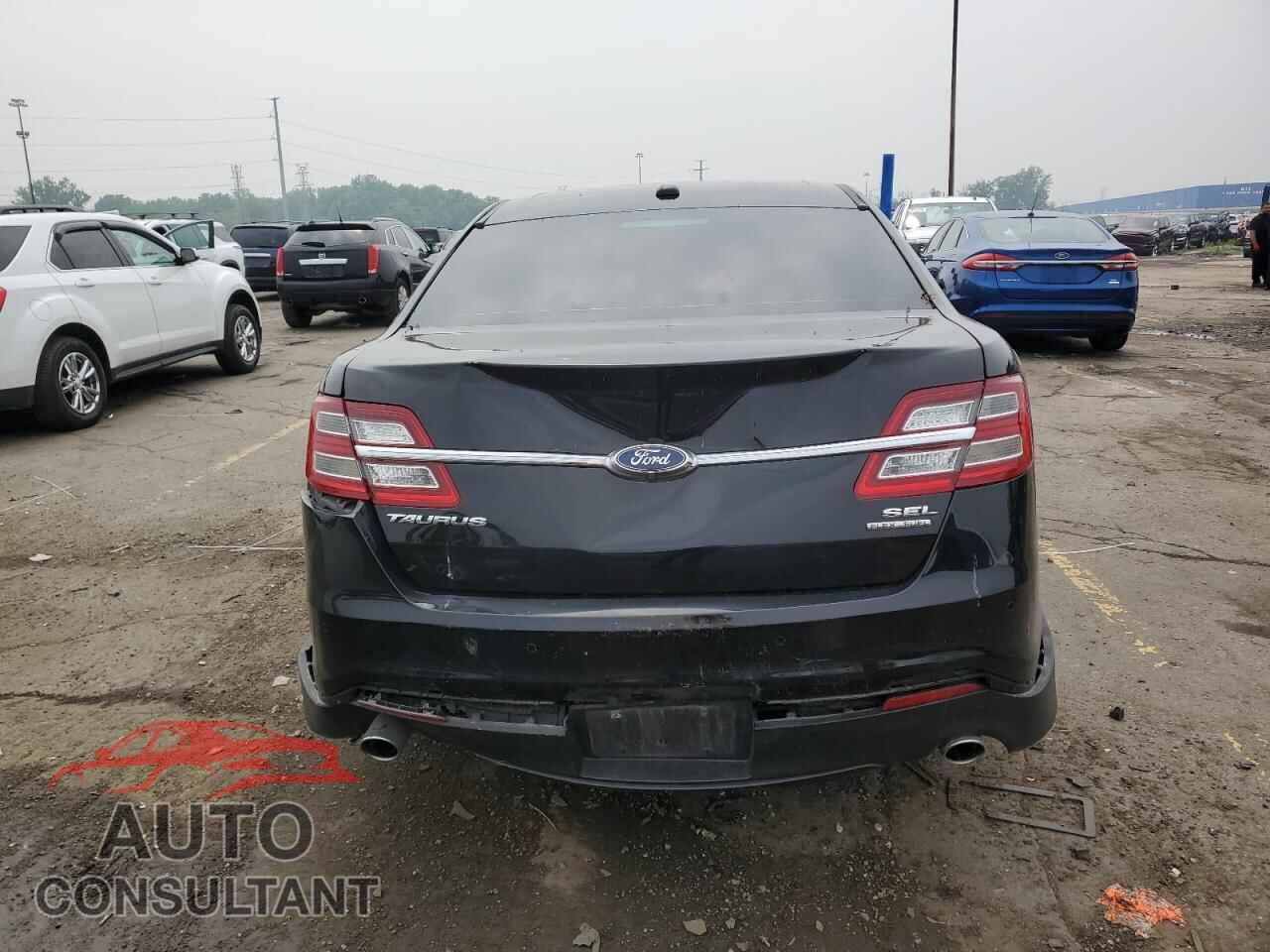 FORD TAURUS 2018 - 1FAHP2E83JG140745