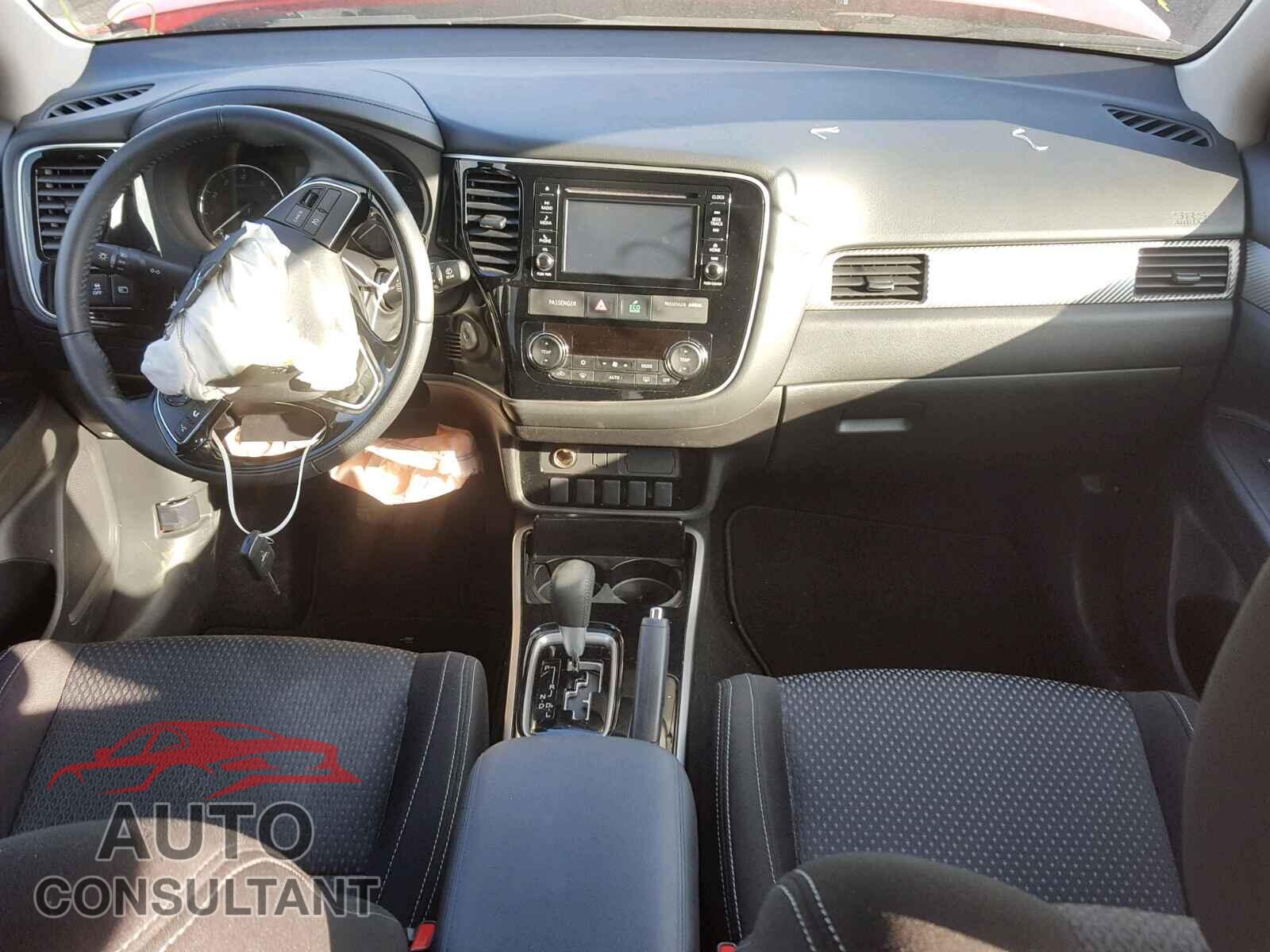 MITSUBISHI OUTLANDER 2017 - JA4AD2A39HZ066836