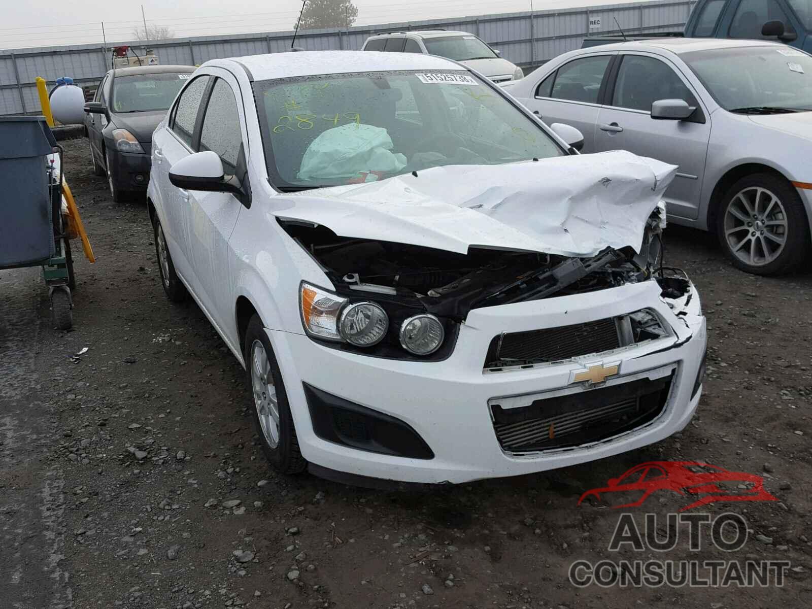 CHEVROLET SONIC 2015 - 1G1JC5SB8F4179809