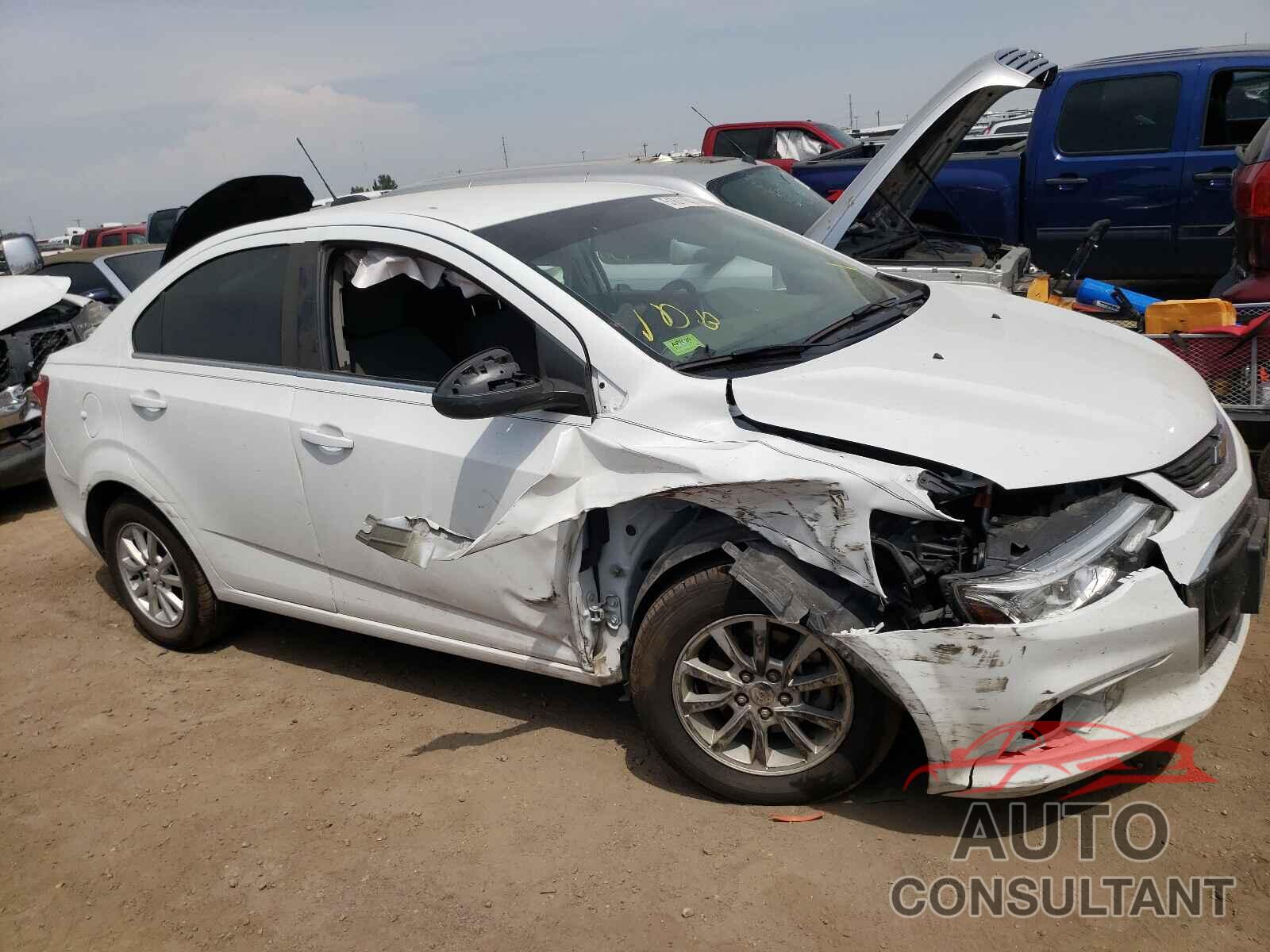 CHEVROLET SONIC 2018 - 1G1JD5SH0J4107223