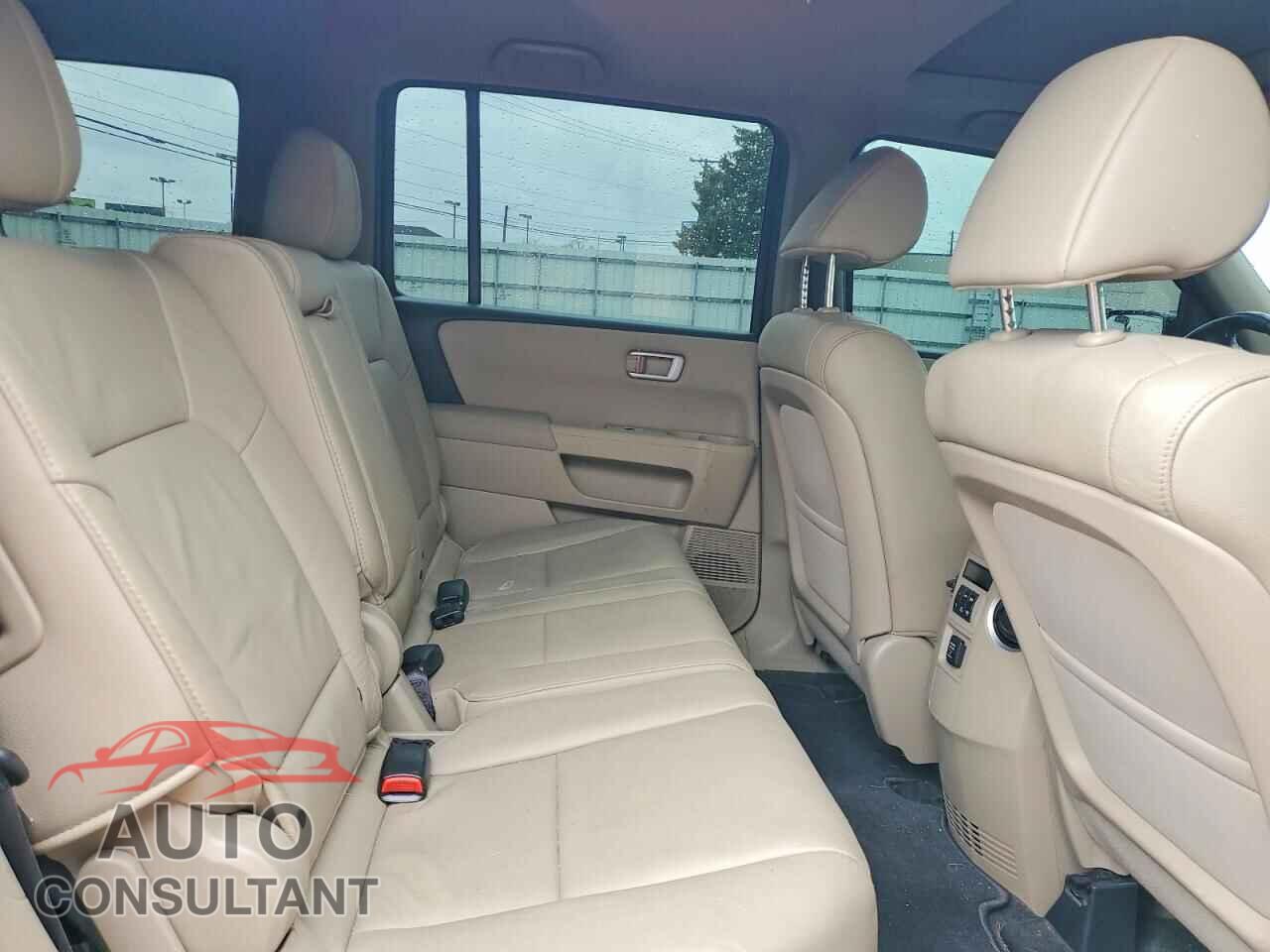 HONDA PILOT 2015 - 5FNYF4H59FB007659