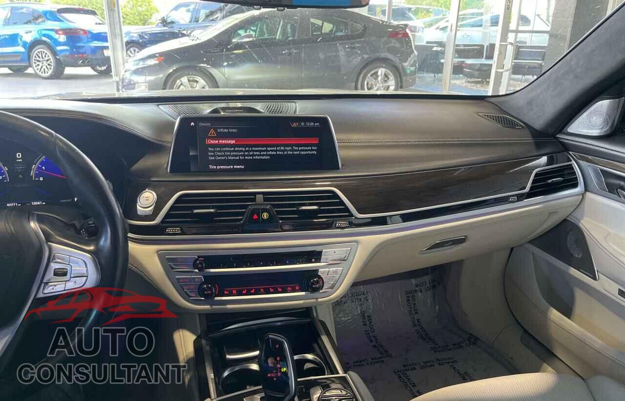 BMW 7 SERIES 2018 - WBA7F2C58JG856412